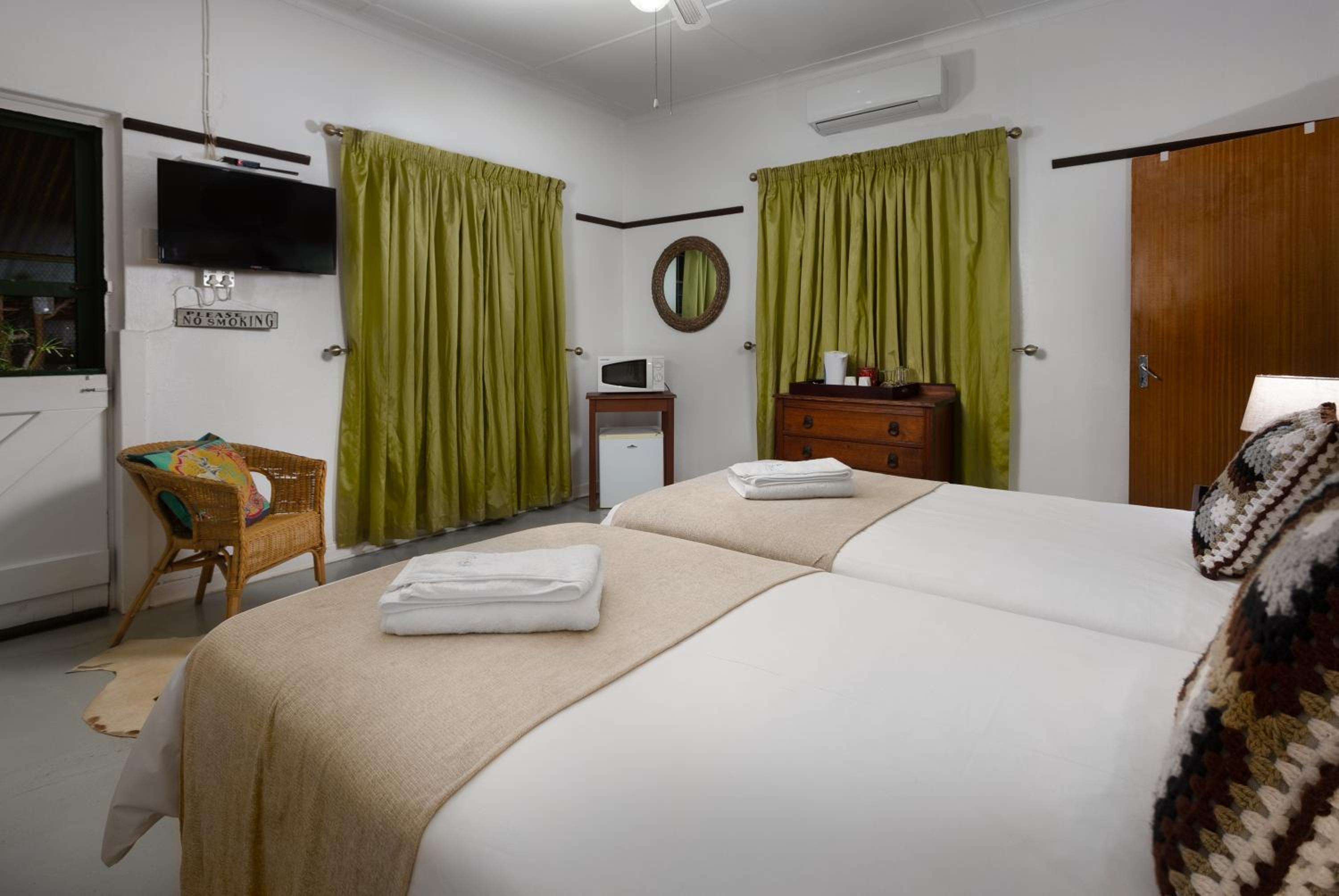Deluxe Double or Twin Room - Photo 10