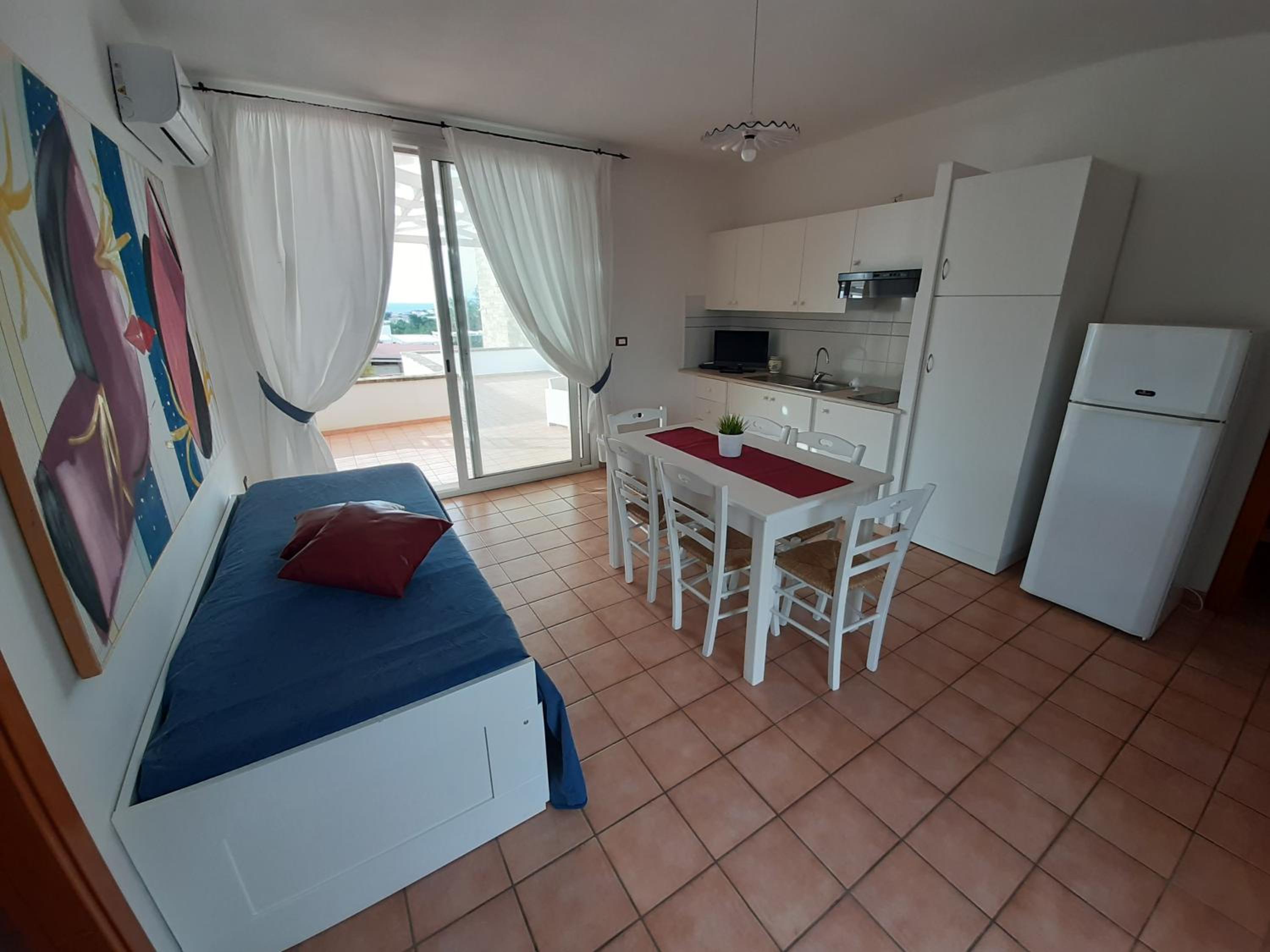 Two-Bedroom Apartment with Patio photo 2