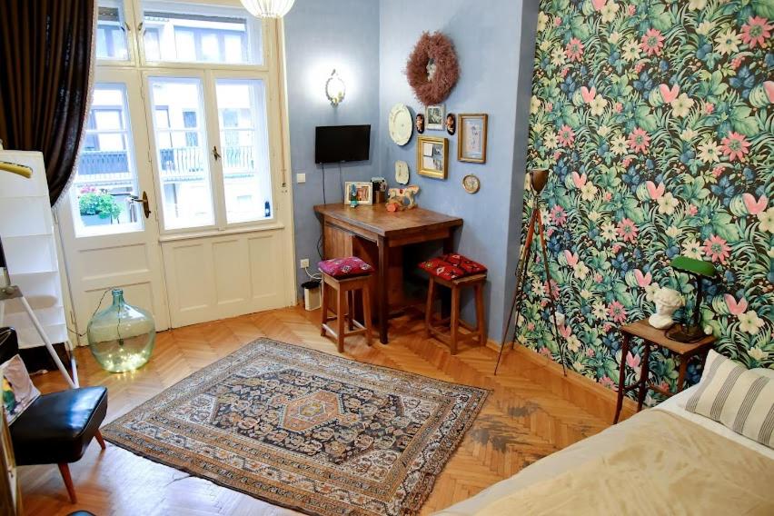 Apartment with Balcony - Photo 26