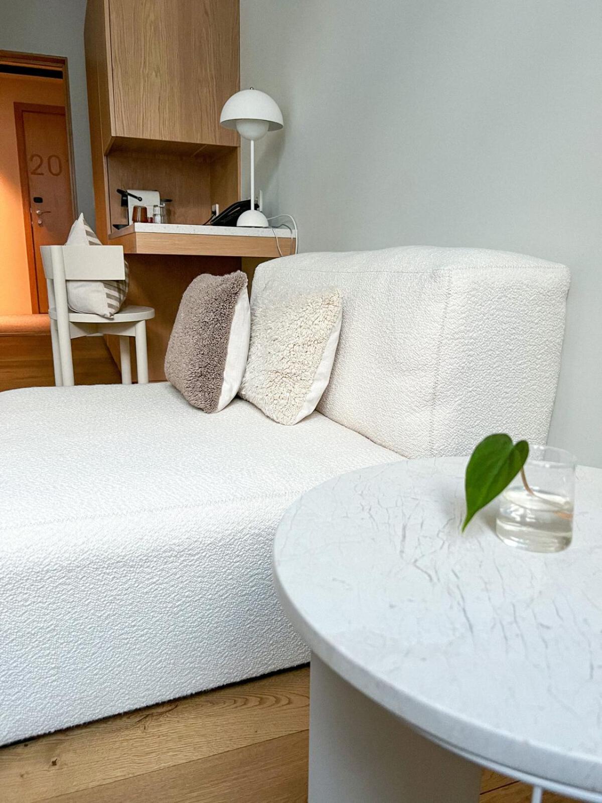 Standard Double Room - Photo 8