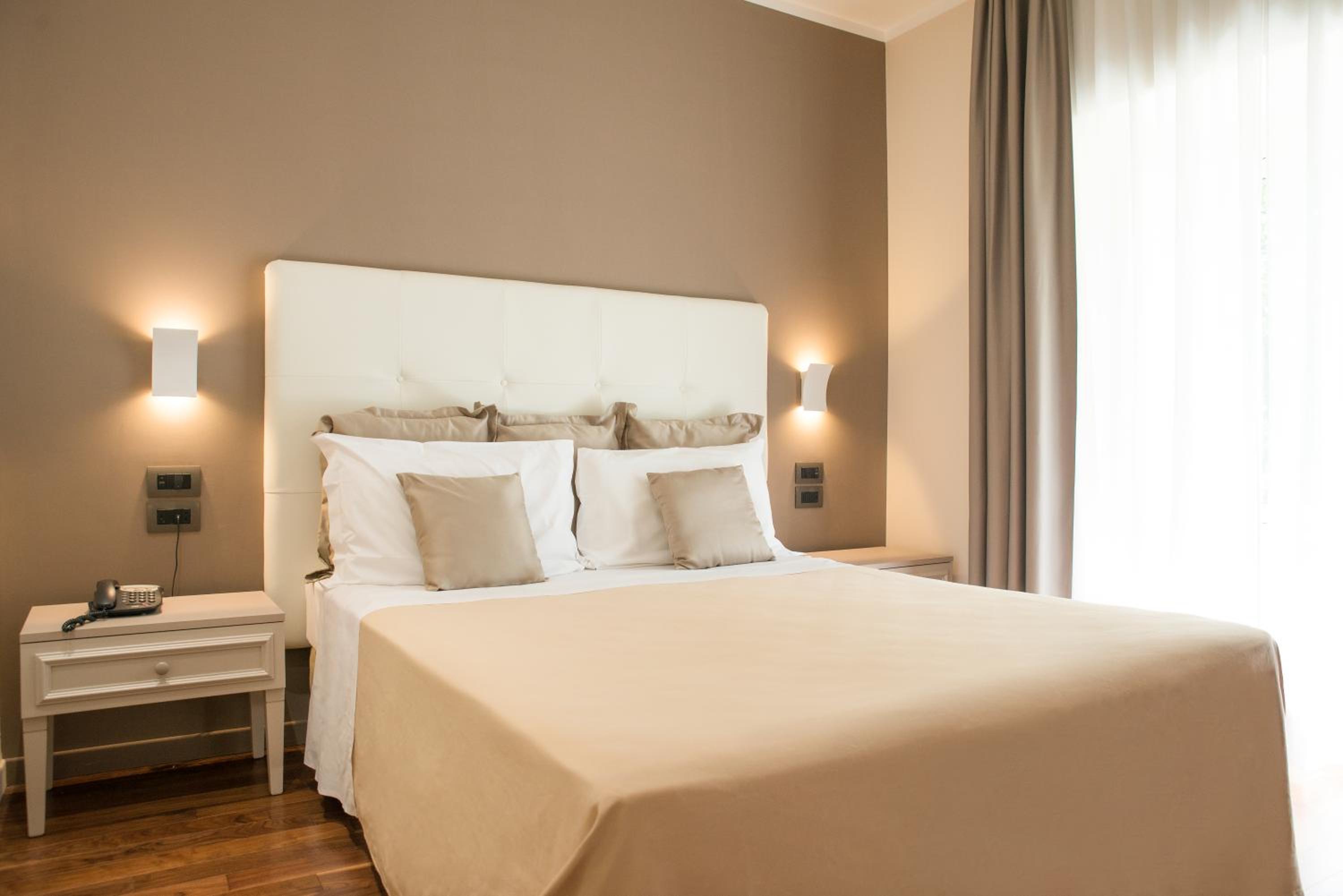 Suite with Spa Access - Photo 1