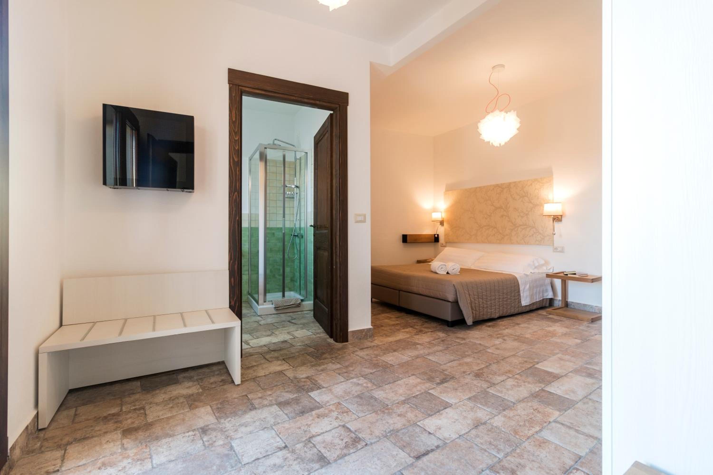 Double or Twin Room with Balcony - Photo 5