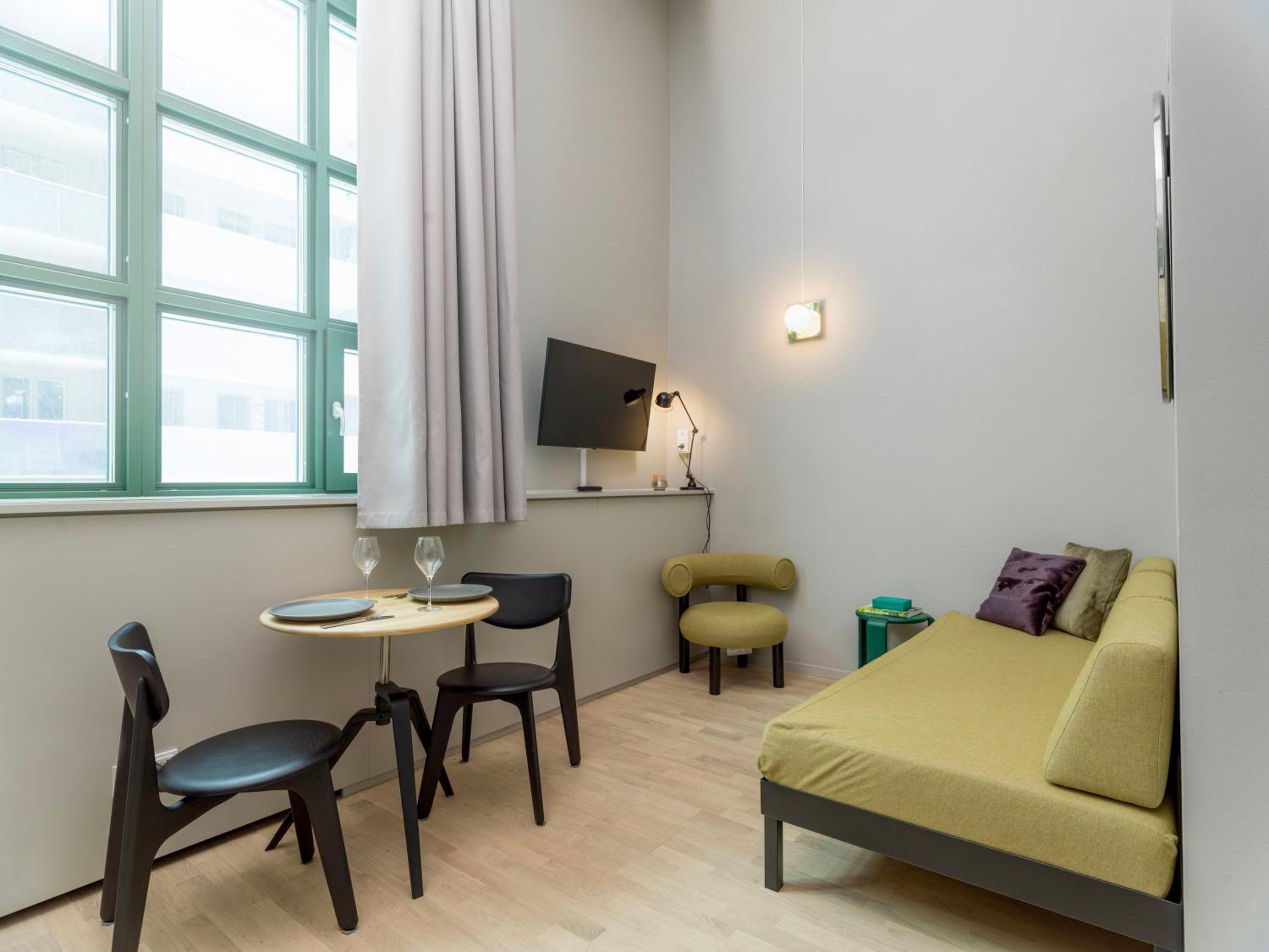 Executive Loft Apartment - Photo 9