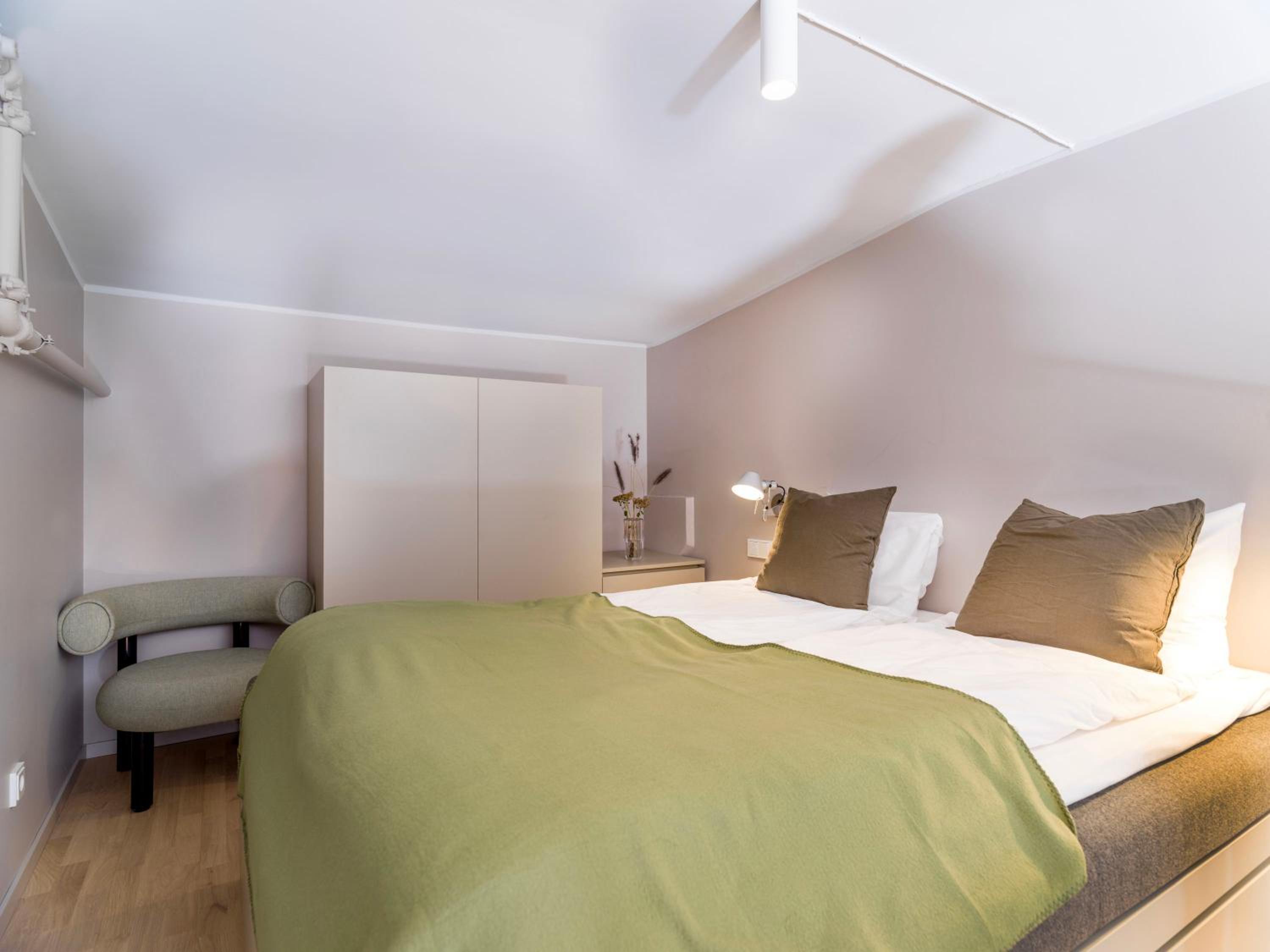 Executive Loft Apartment - Photo 8