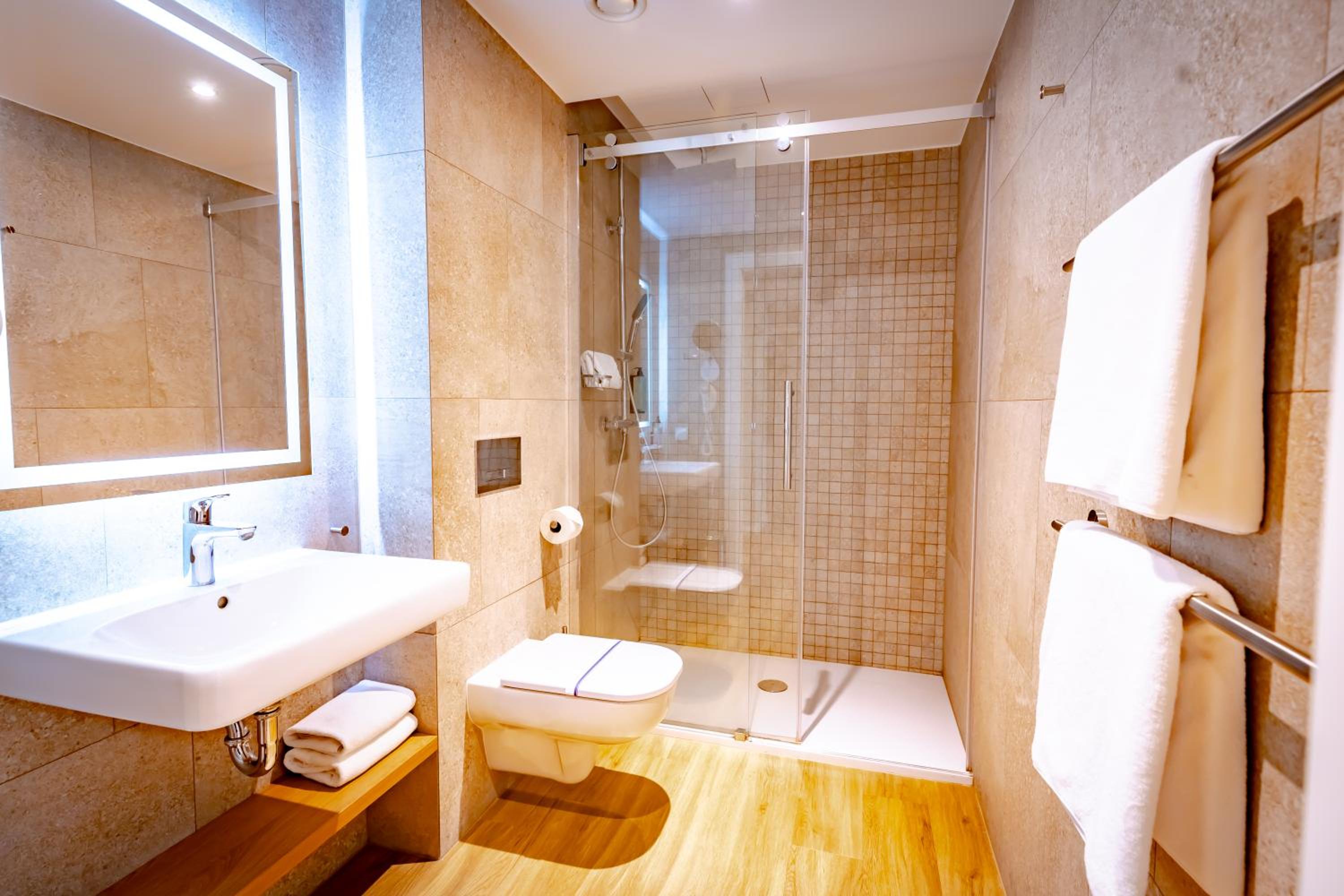 Double or Twin Room - Photo 6