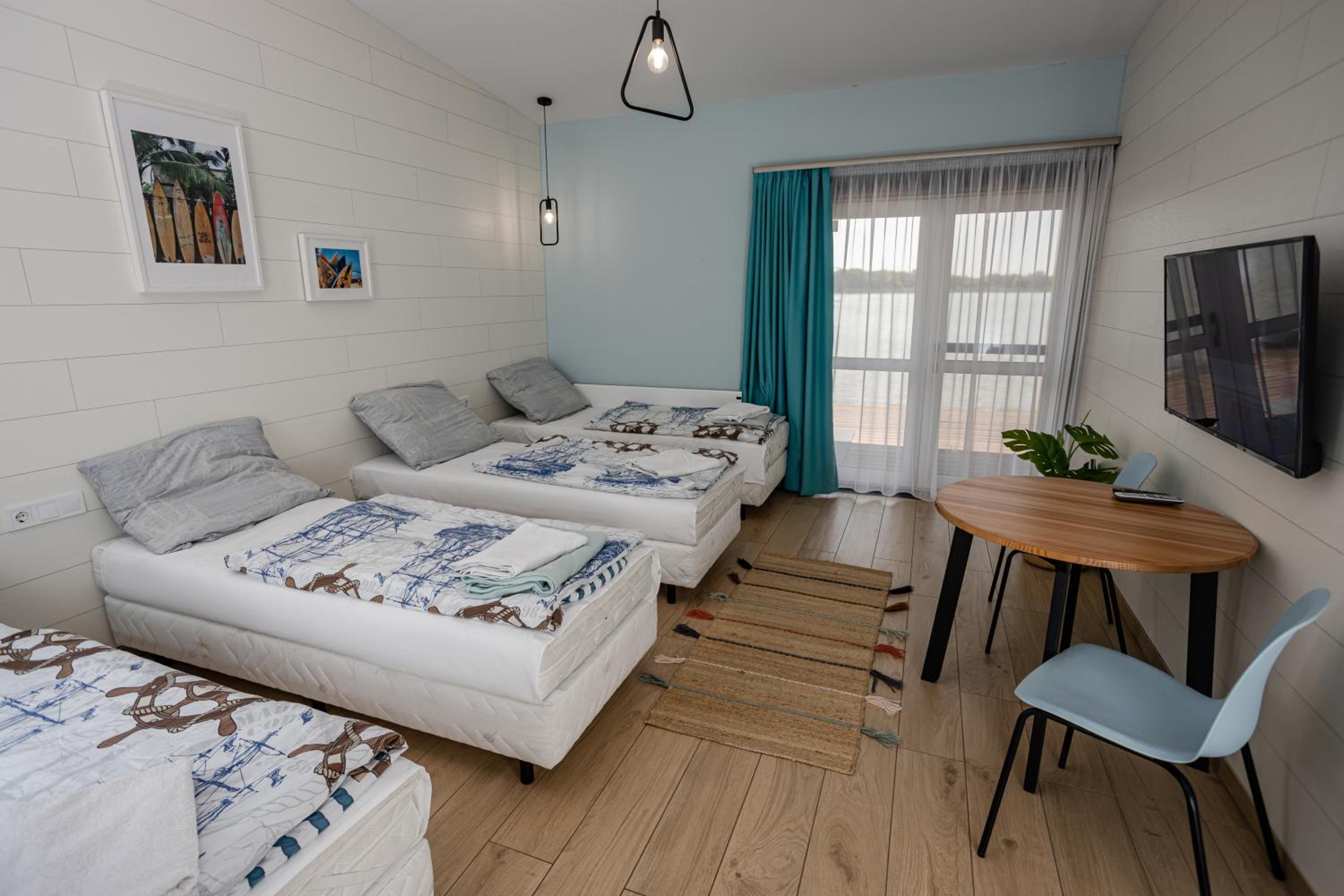 Apartment with Lake View - Photo 2