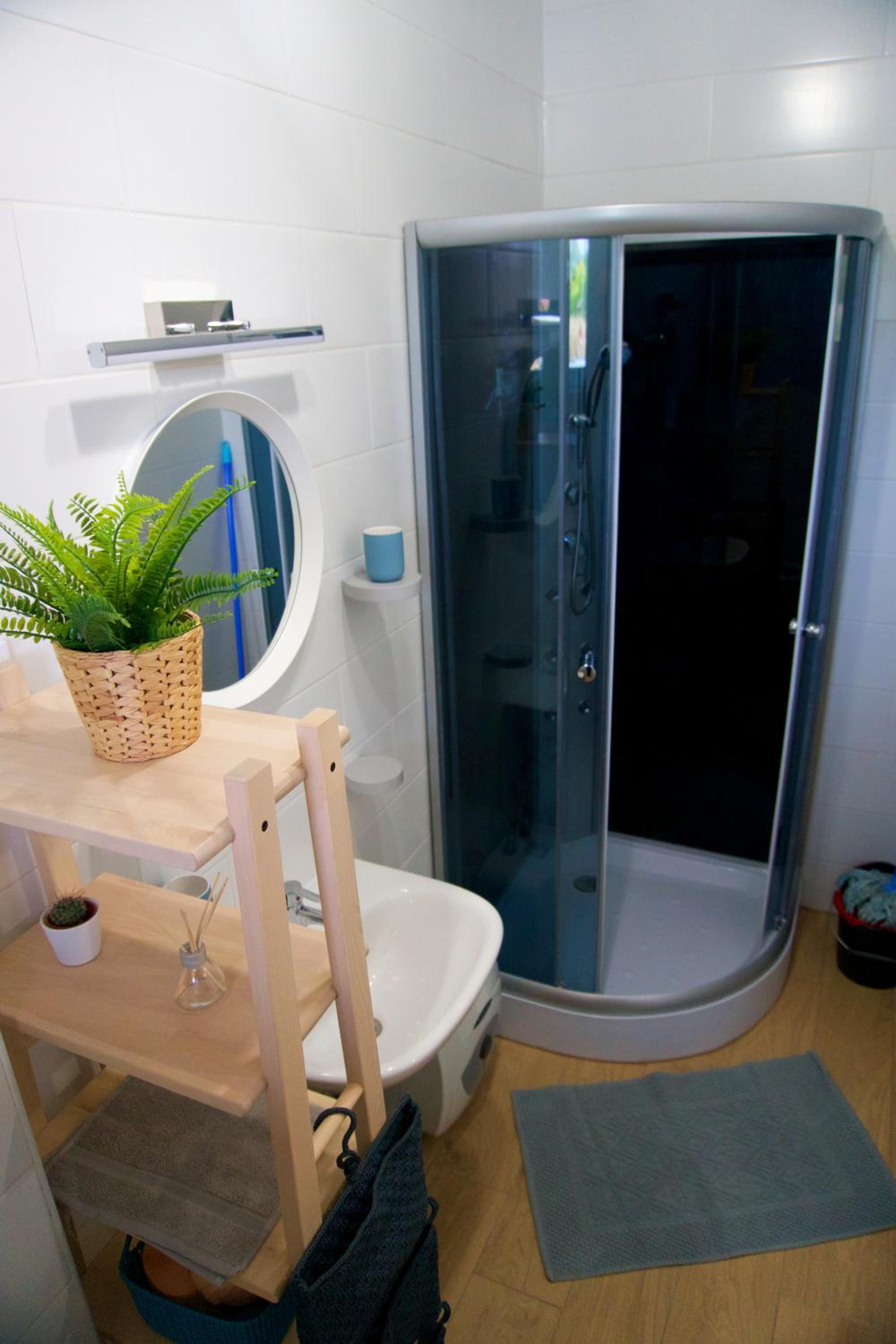 Apartment with Lake View - Photo 4