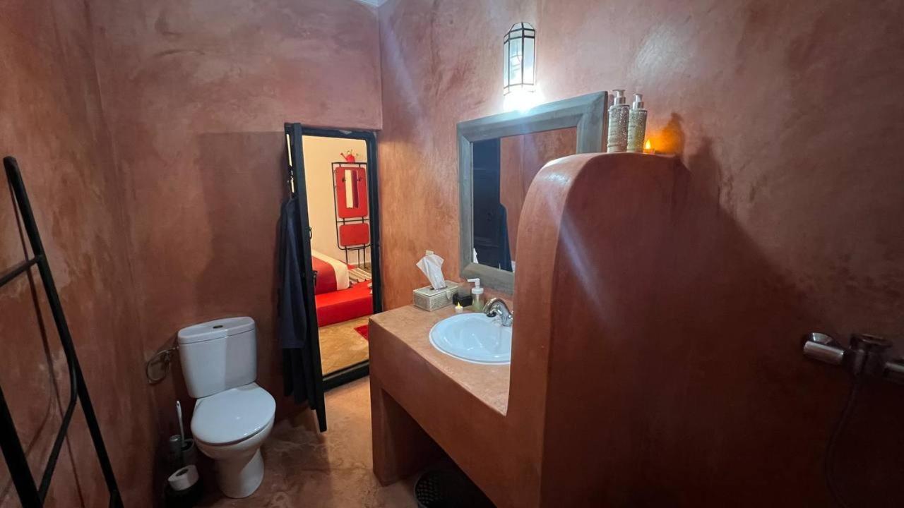 Standard King Room - Photo 5