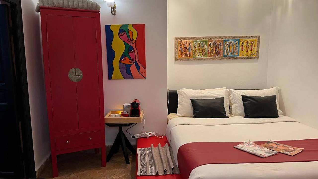 Standard King Room - Photo 8