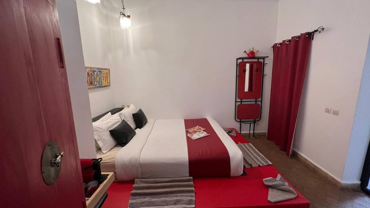 Standard King Room - Photo 6