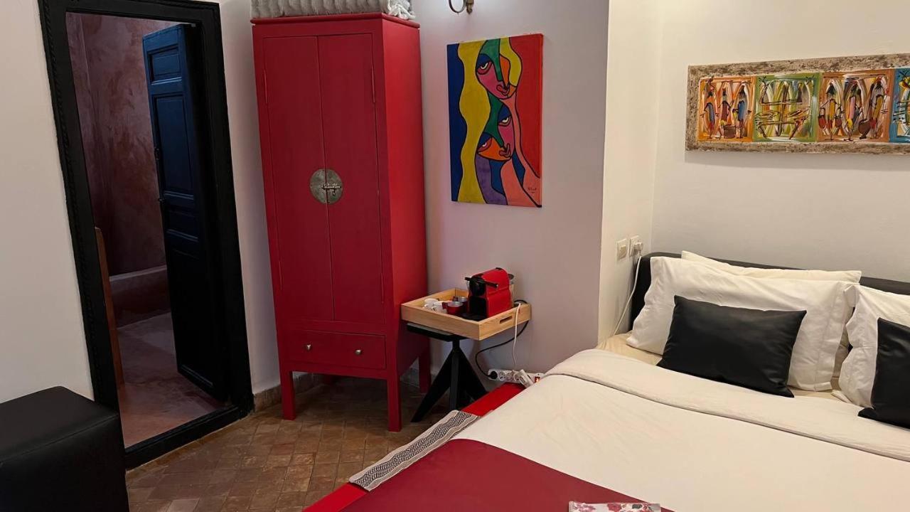 Standard King Room - Photo 9