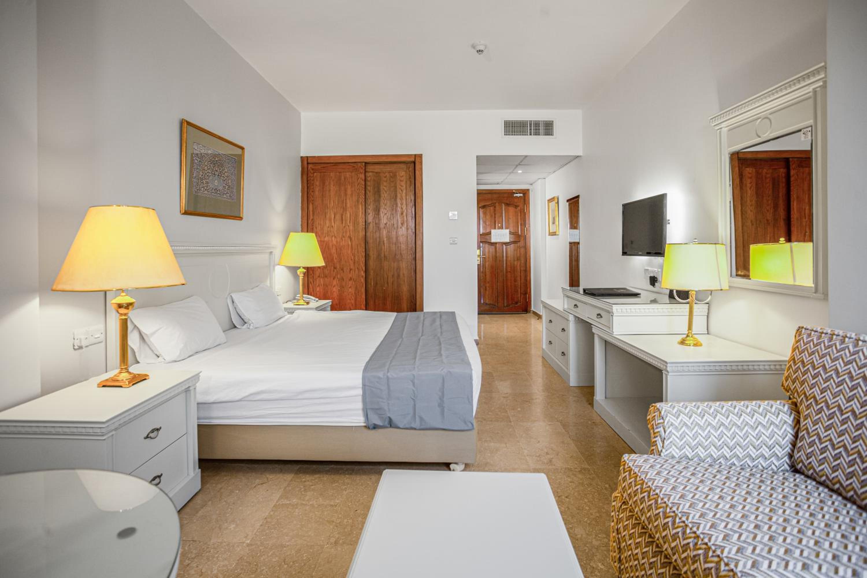 Deluxe King Room photo 1