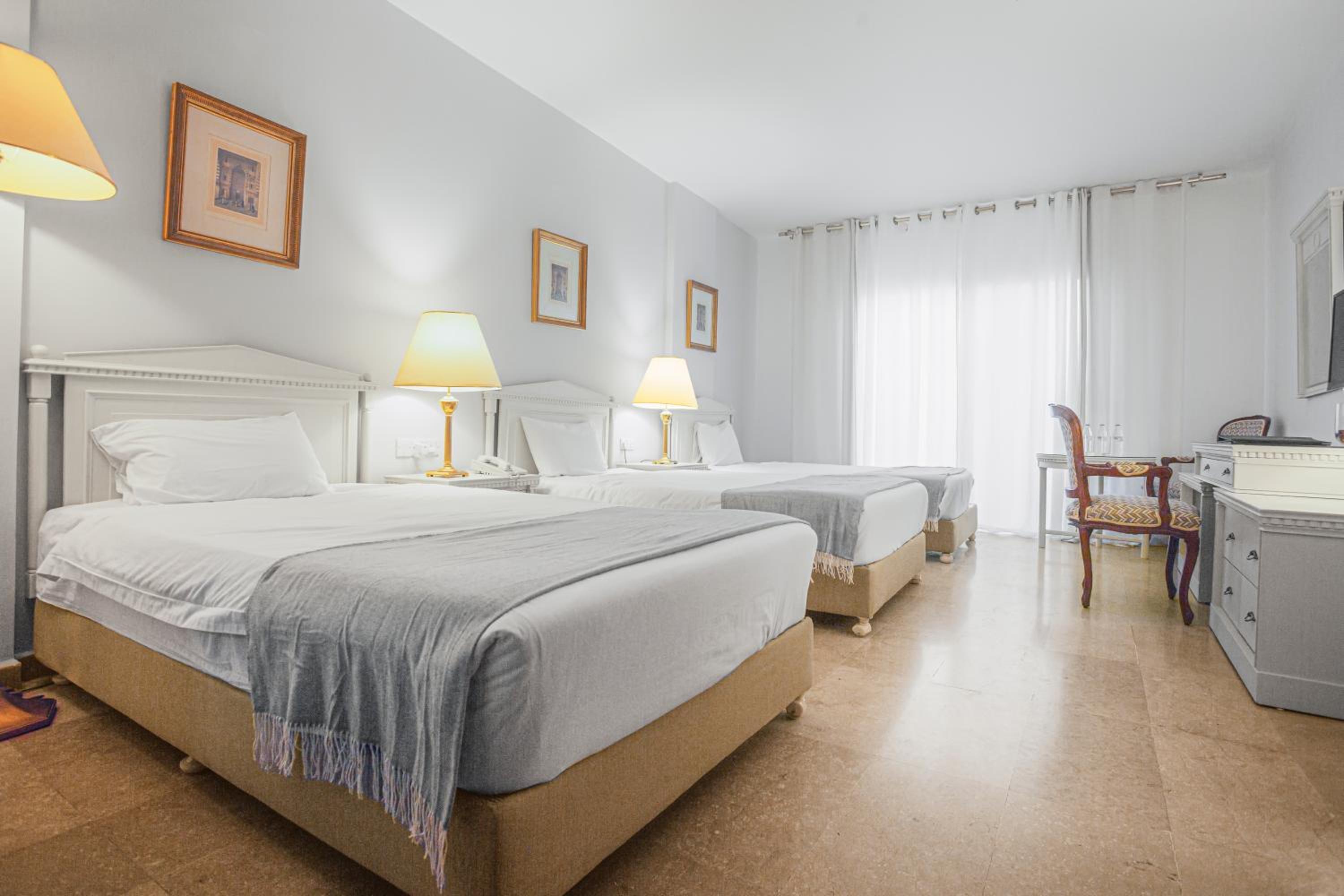 Deluxe Triple Room photo 3