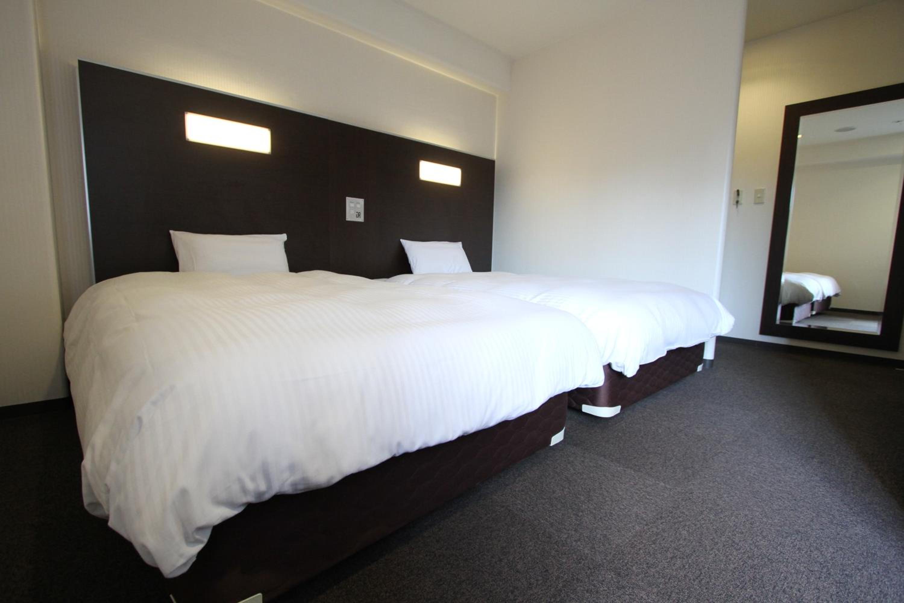 Twin Room - Non-Smoking - Photo 1