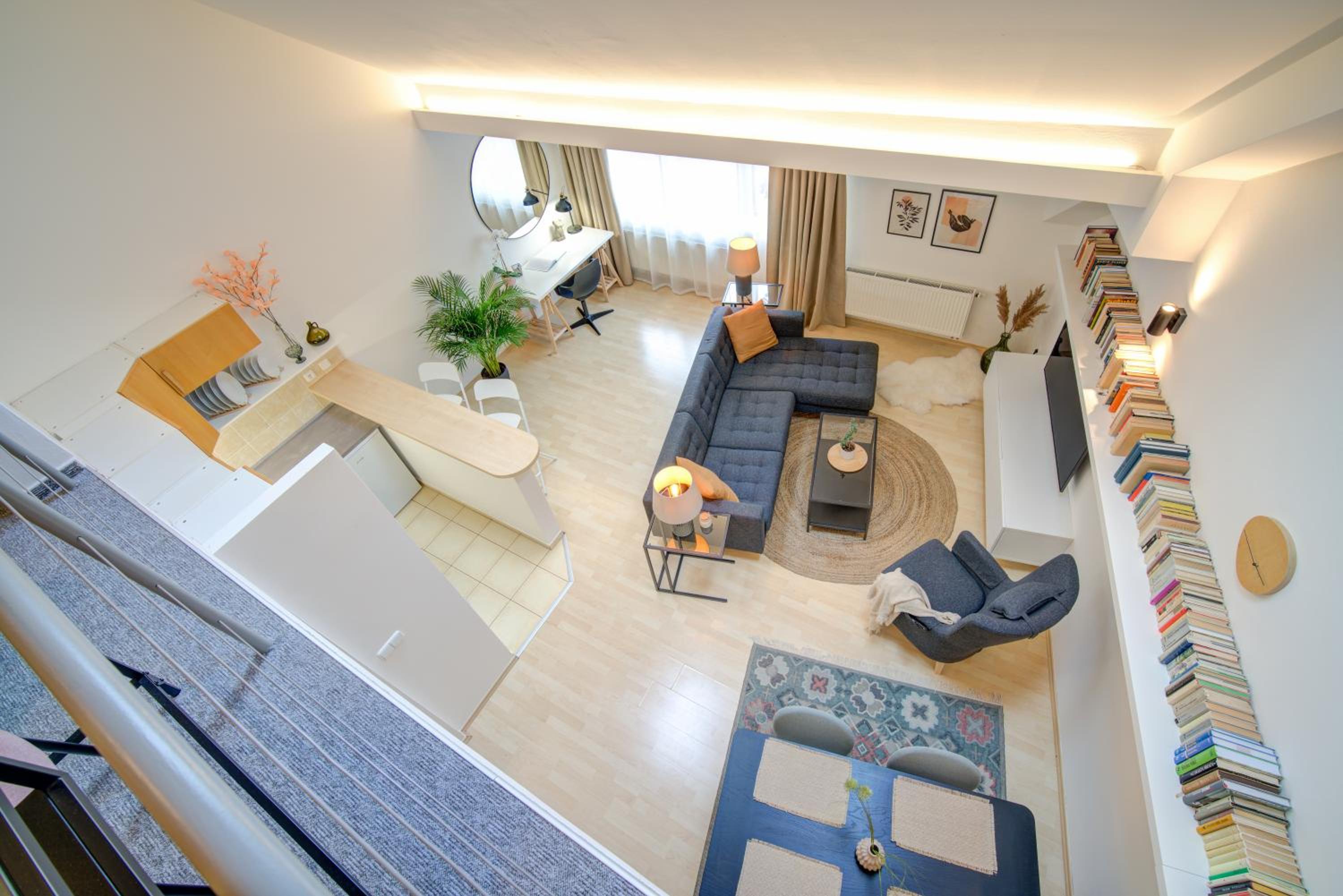 Loft - Photo 2