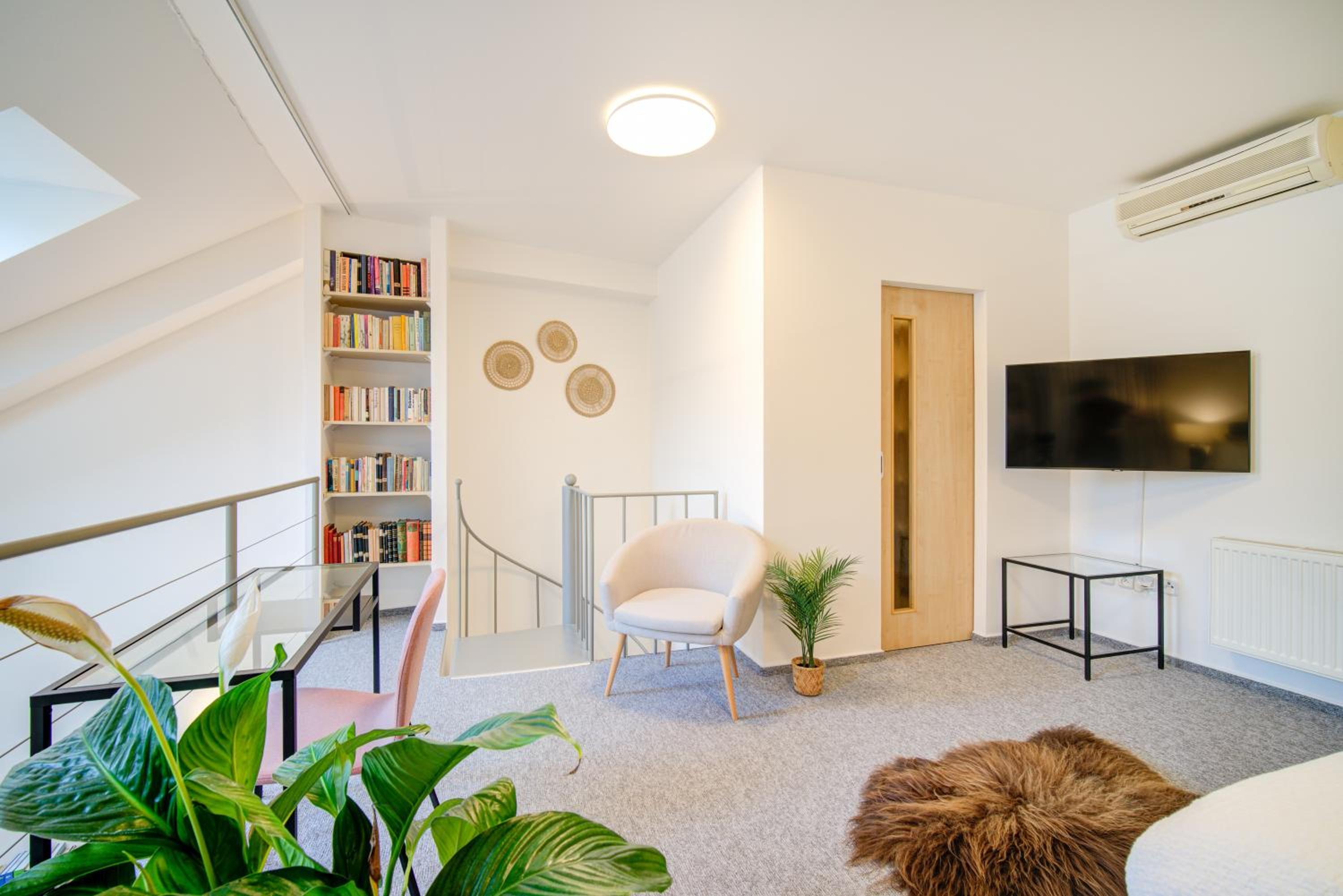 Loft - Photo 10