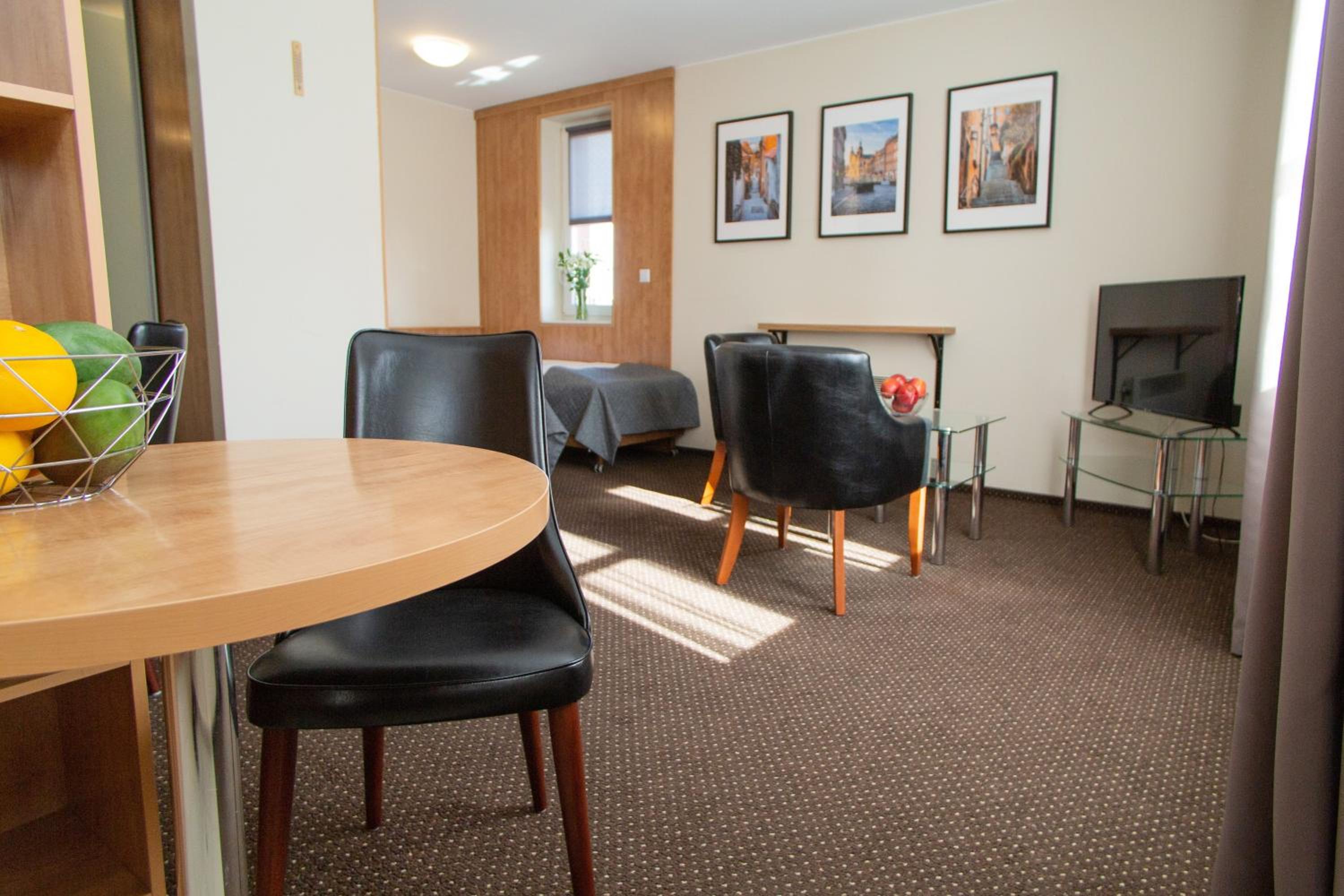 Apartment with Twin Beds - Photo 2