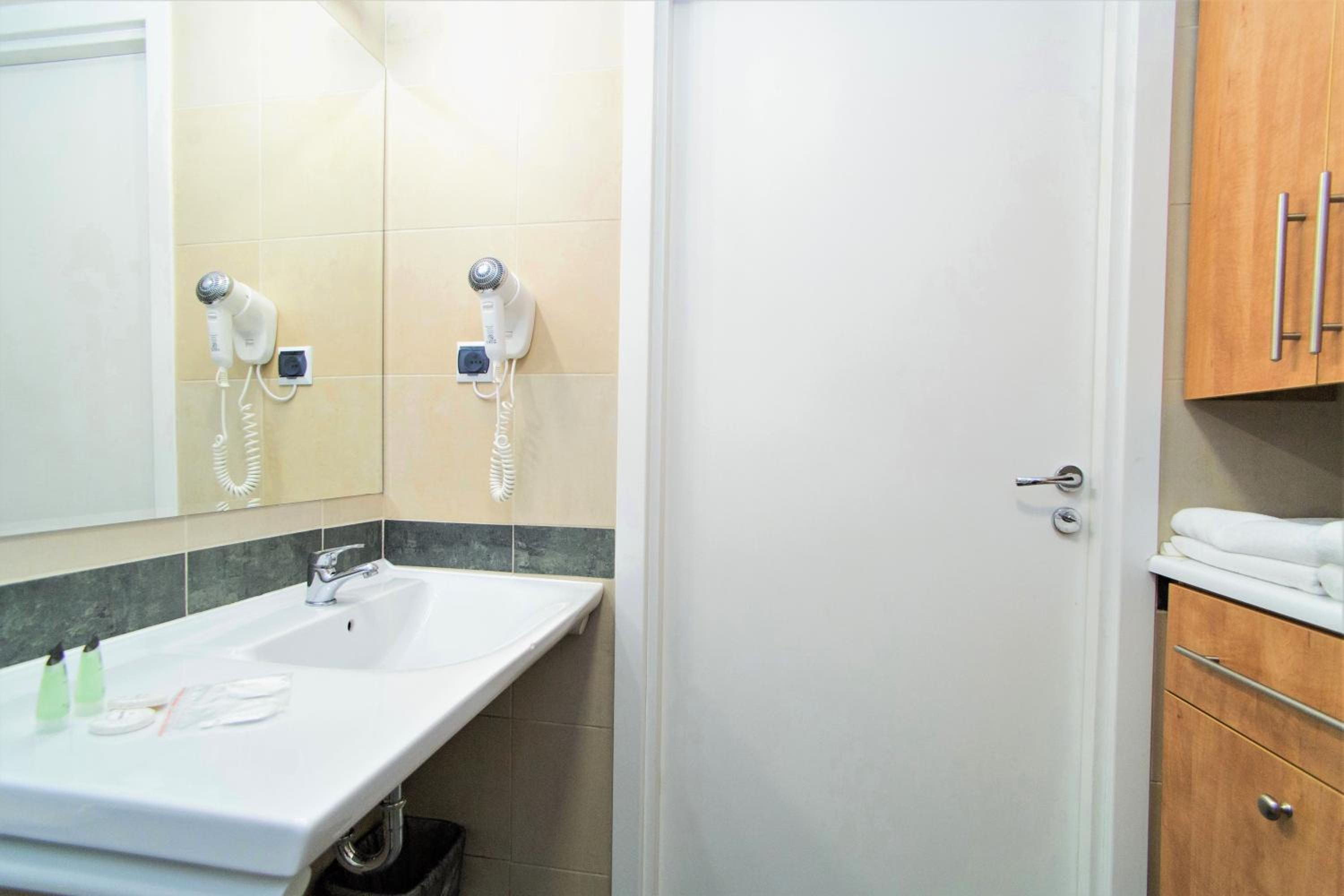 Apartment with Twin Beds - Photo 13