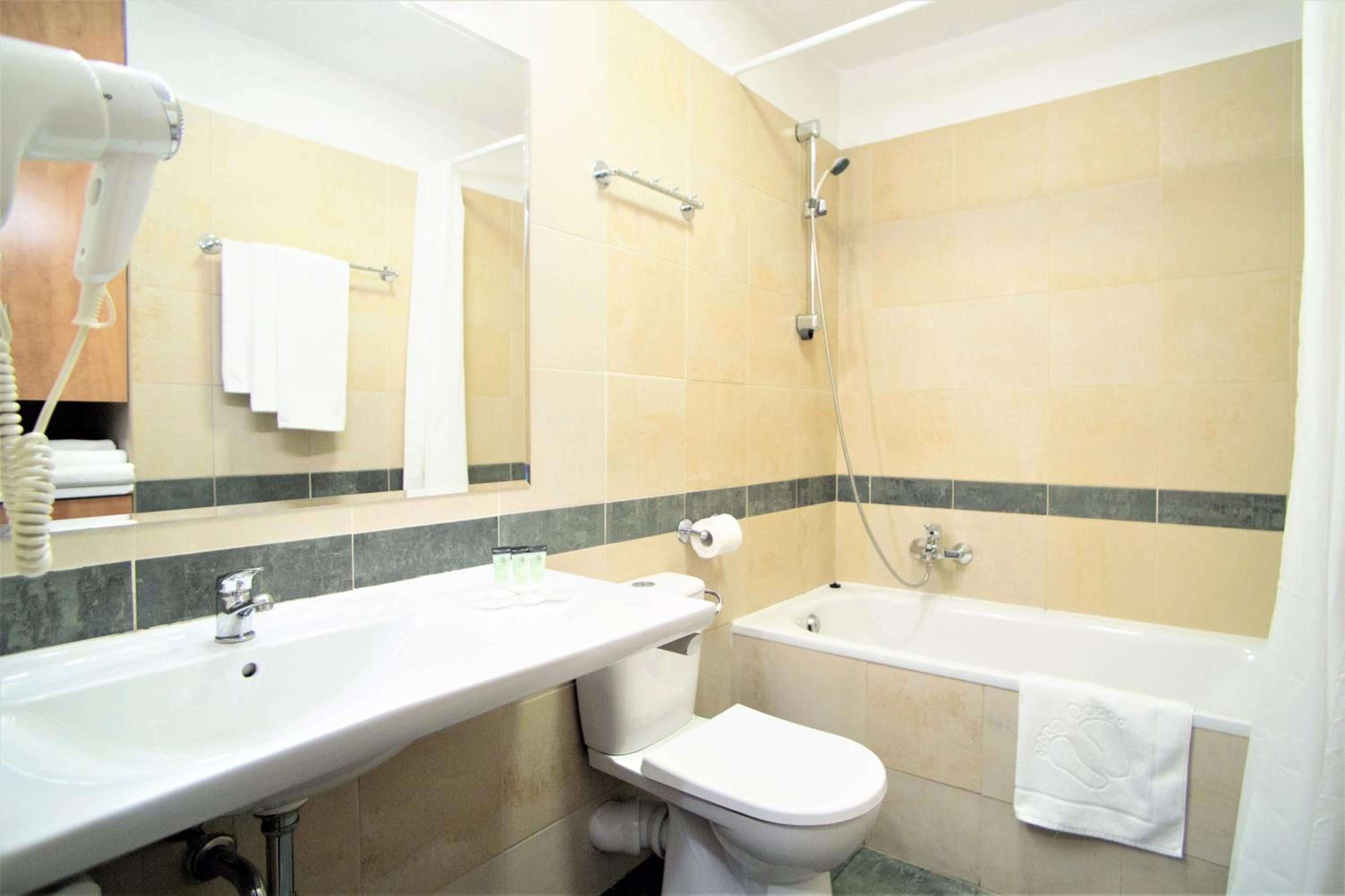 Apartment with Twin Beds - Photo 14