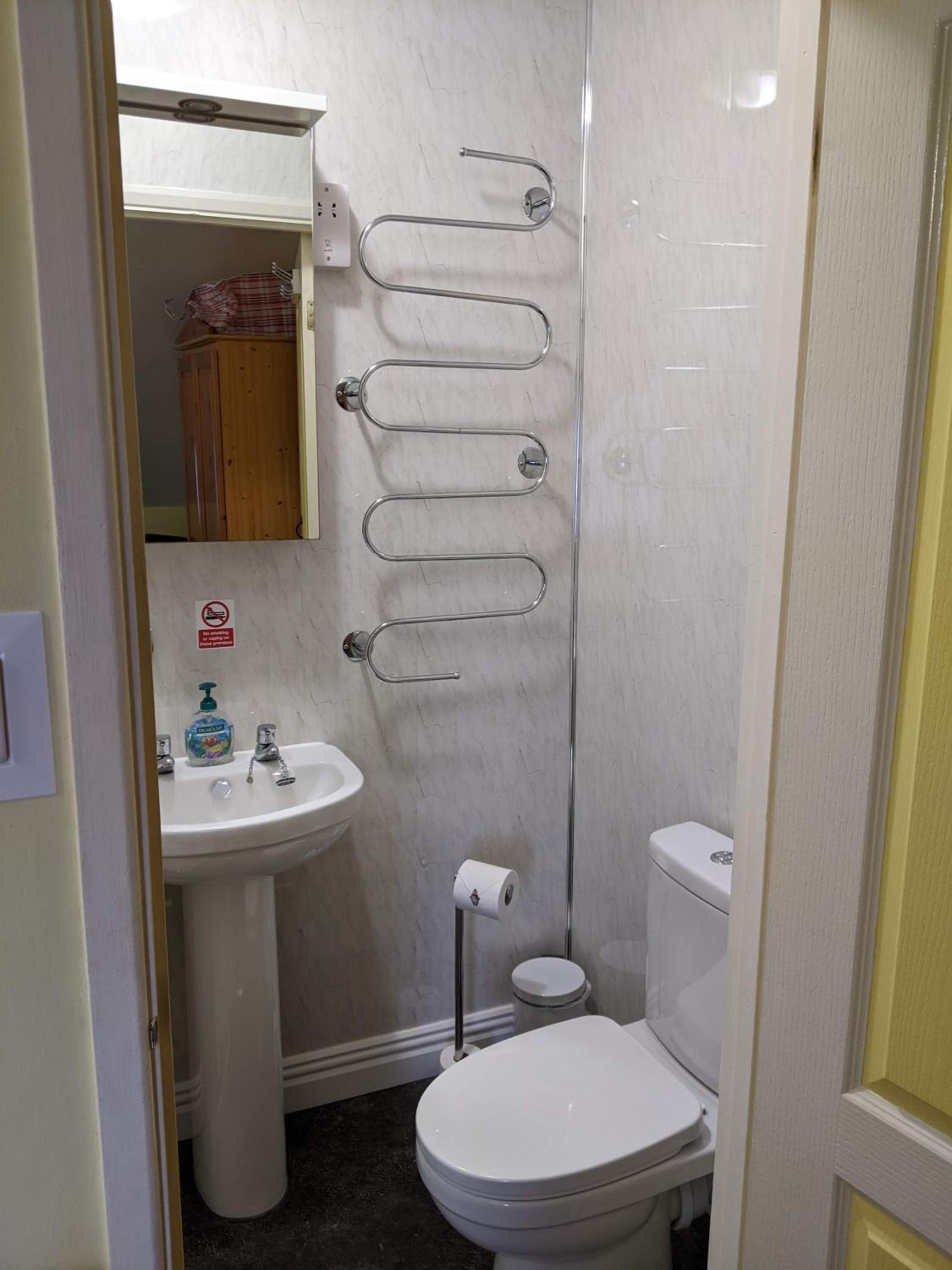 Single Room with Private Bathroom photo 3