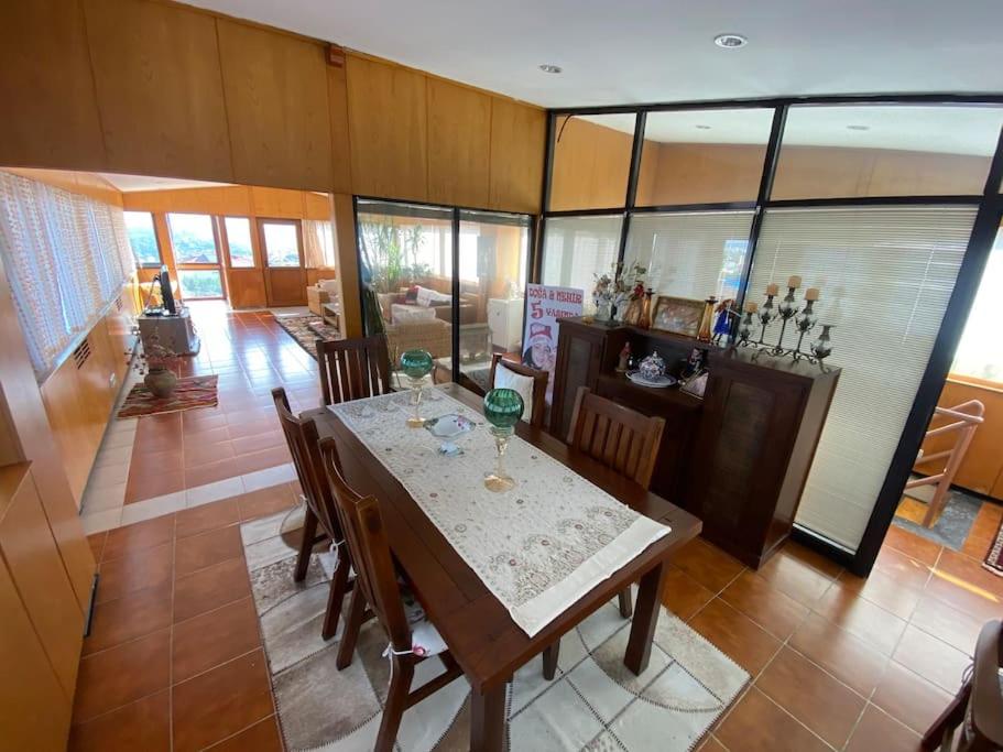 Six-Bedroom House photo 2