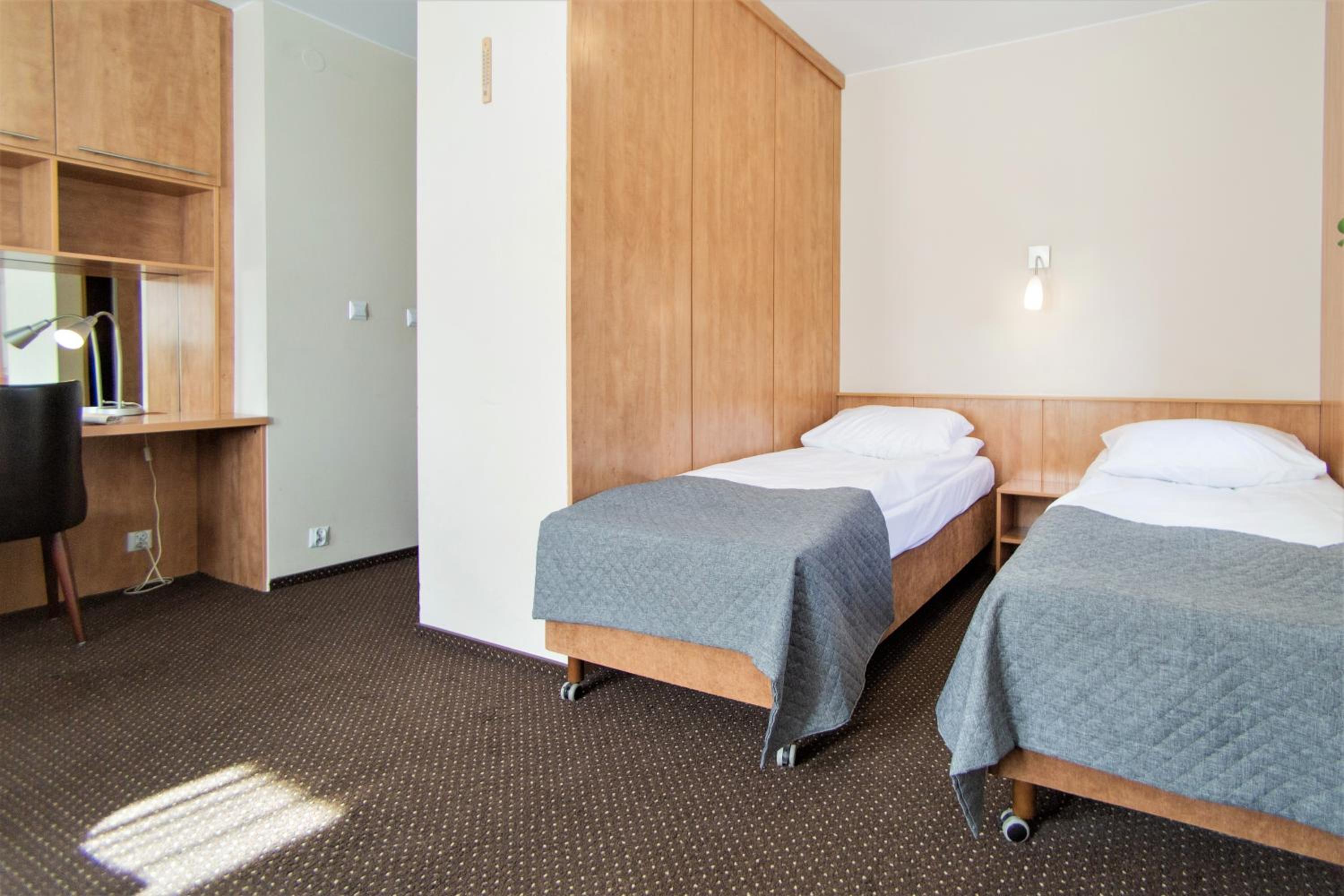 Apartment with Twin Beds - Photo 8