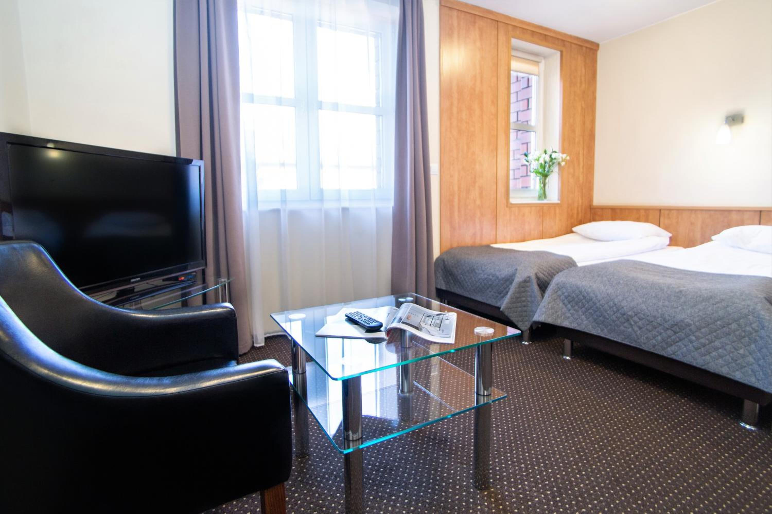 Apartment with Twin Beds - Photo 11