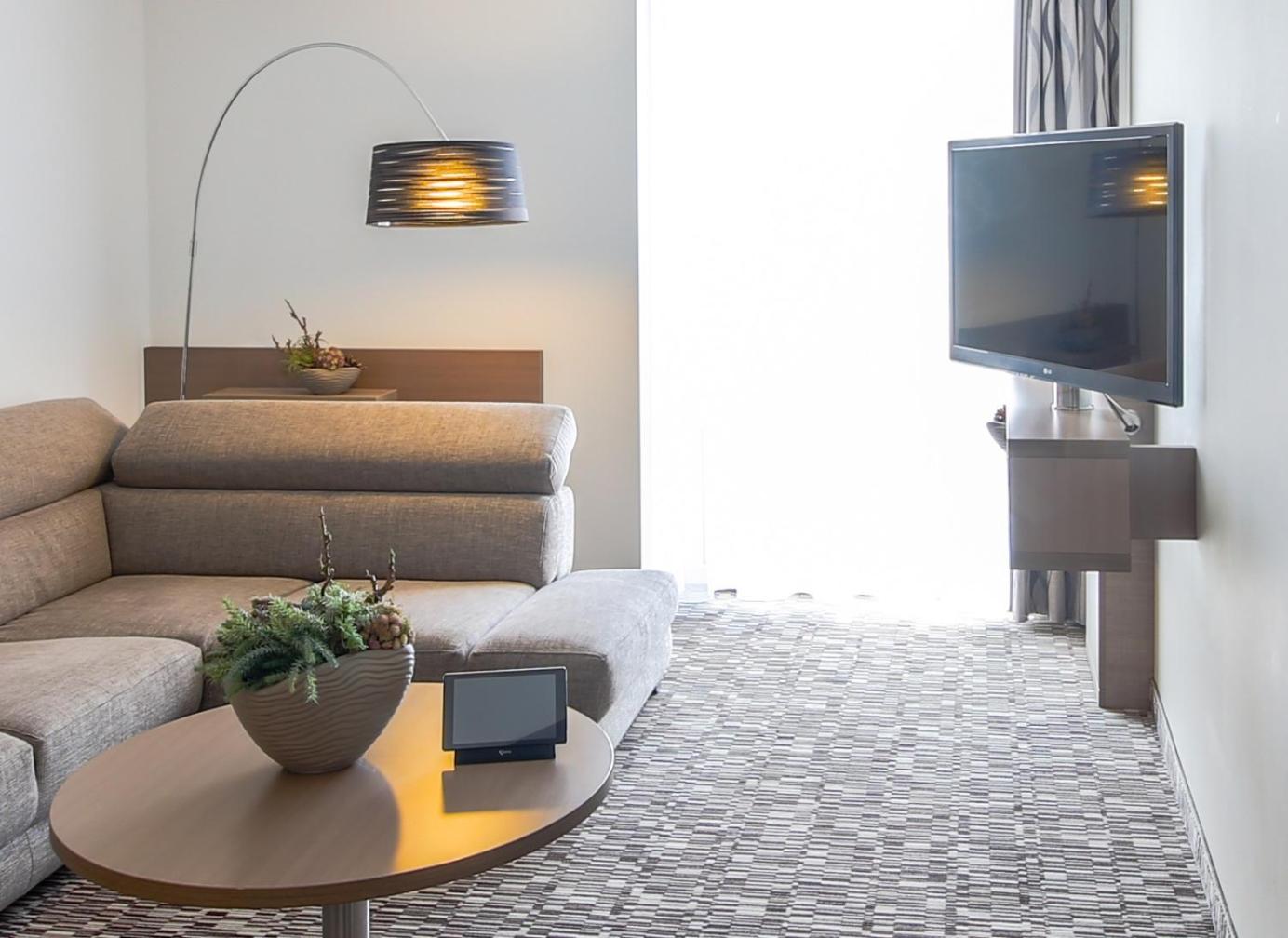 Business Suite - Photo 1