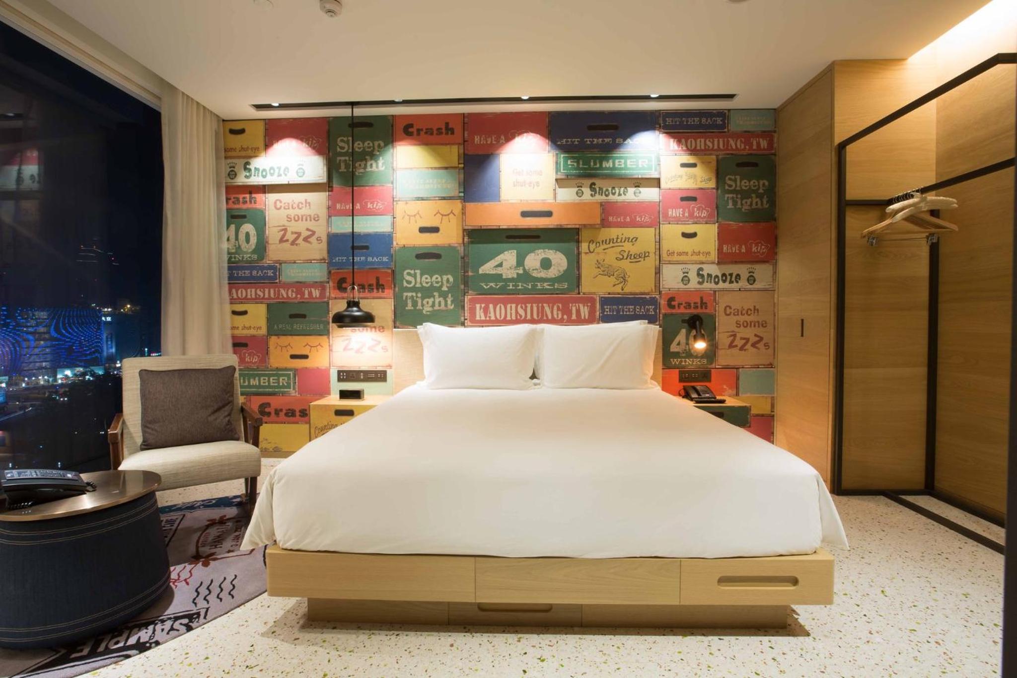 Standard King Room with City View