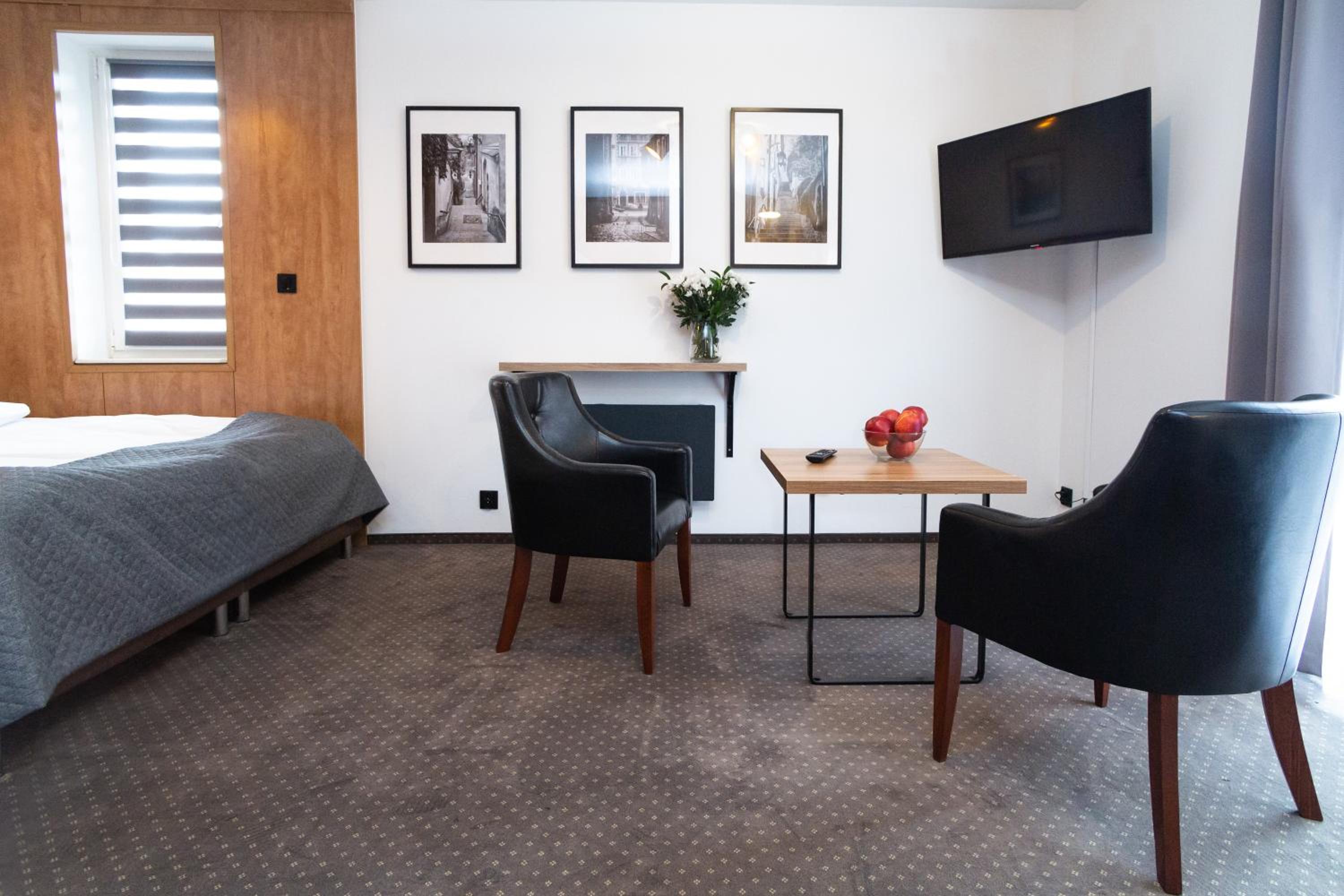 Superior Suite - Photo 7