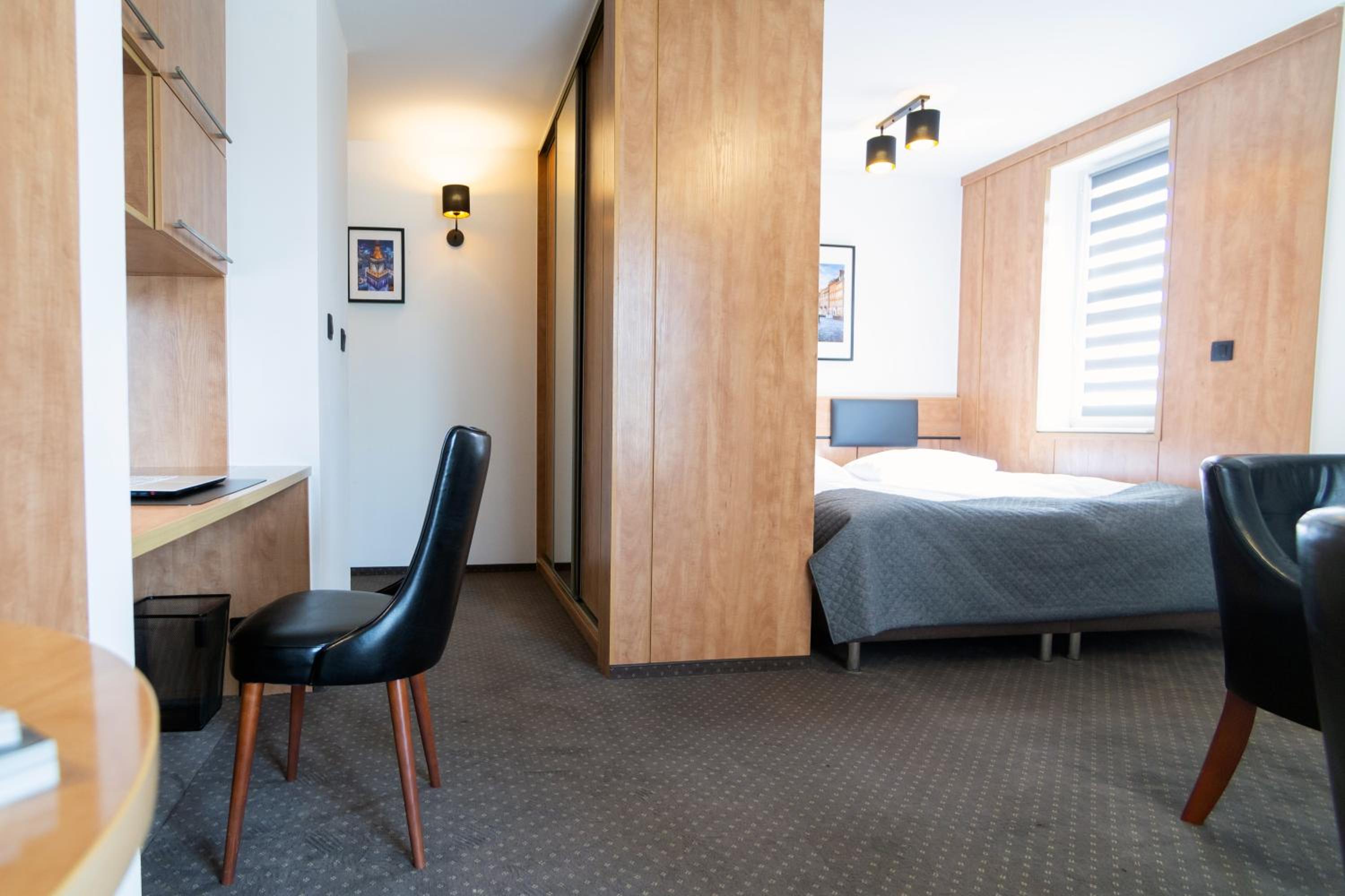 Superior Suite - Photo 10