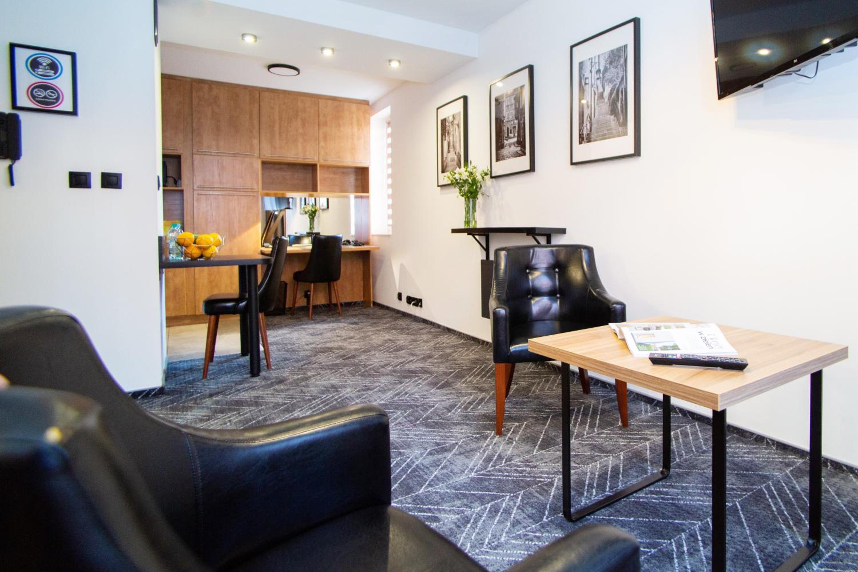 Superior Suite - Photo 14