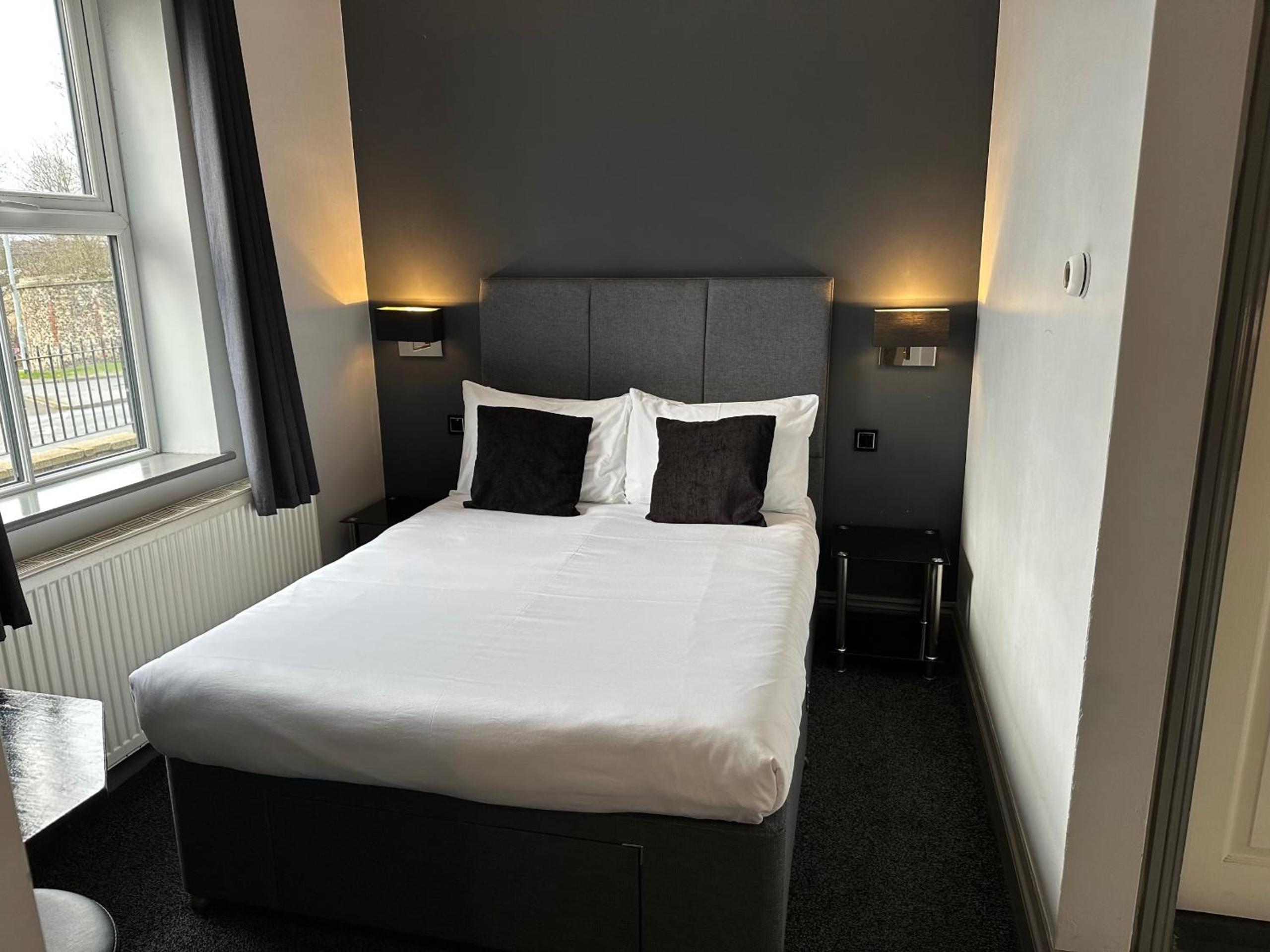 Double Room with Private Bathroom photo 1