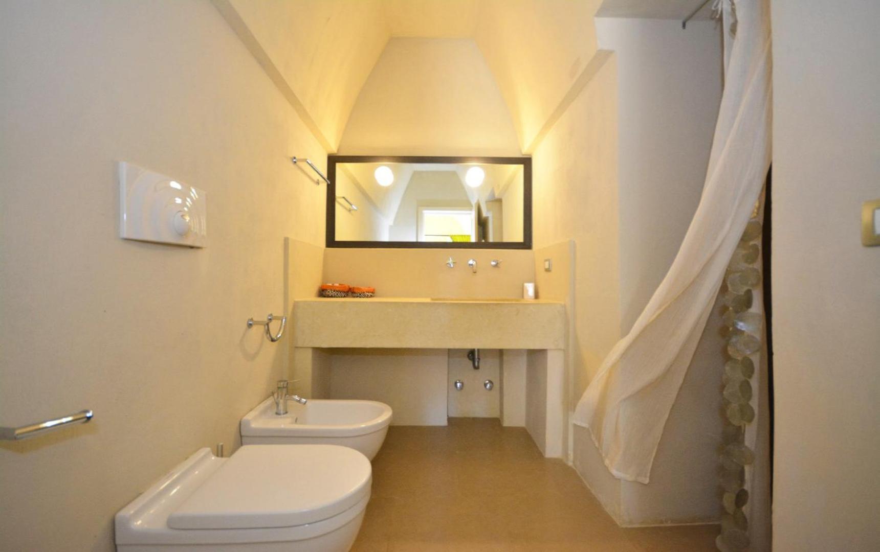 Deluxe Two-Bedroom Apartment with Garden View photo 3