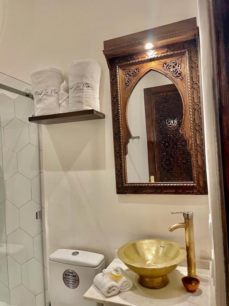 Deluxe Suite with Spa Bath - Photo 22
