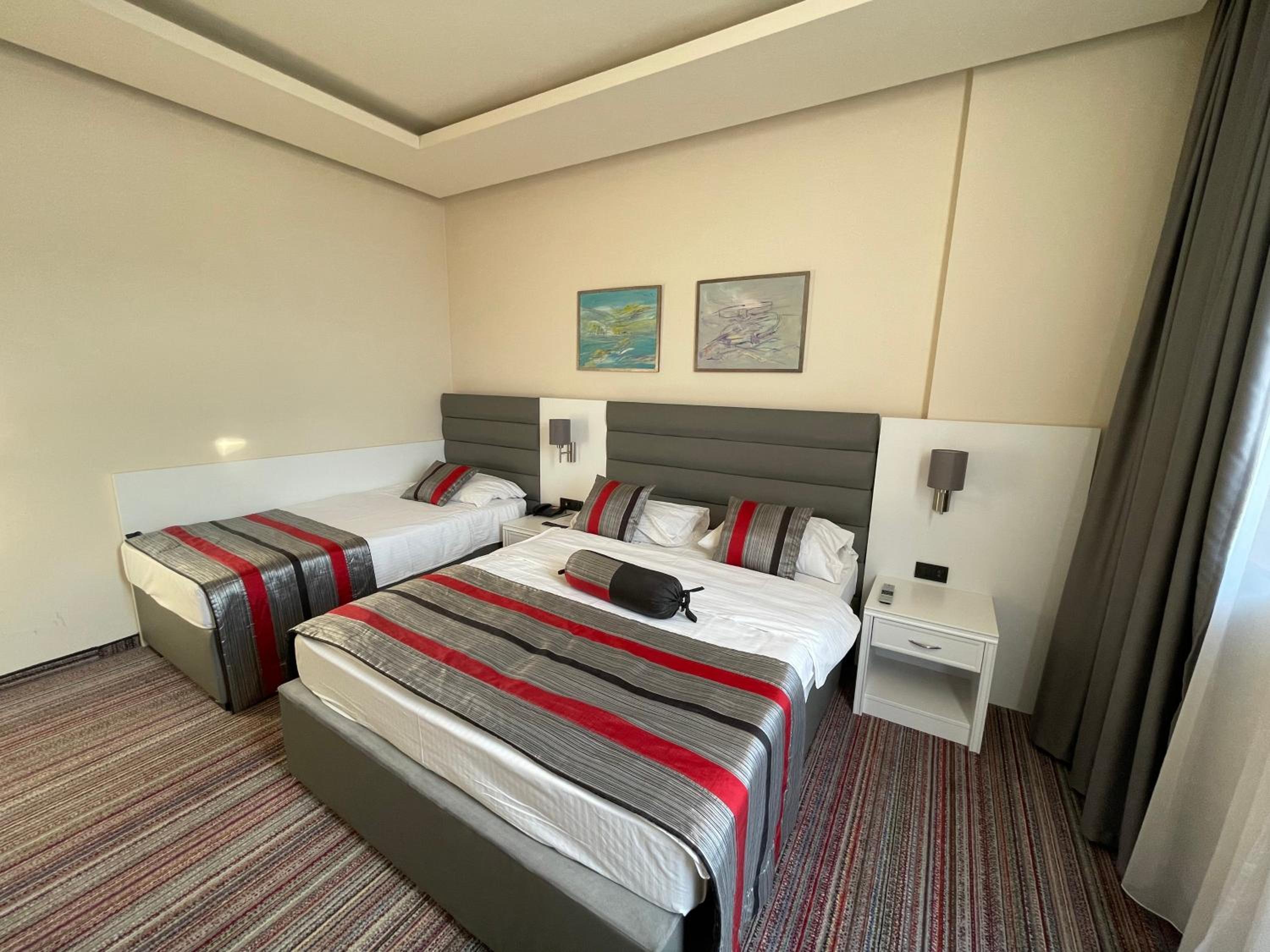 Superior Triple Room photo 3