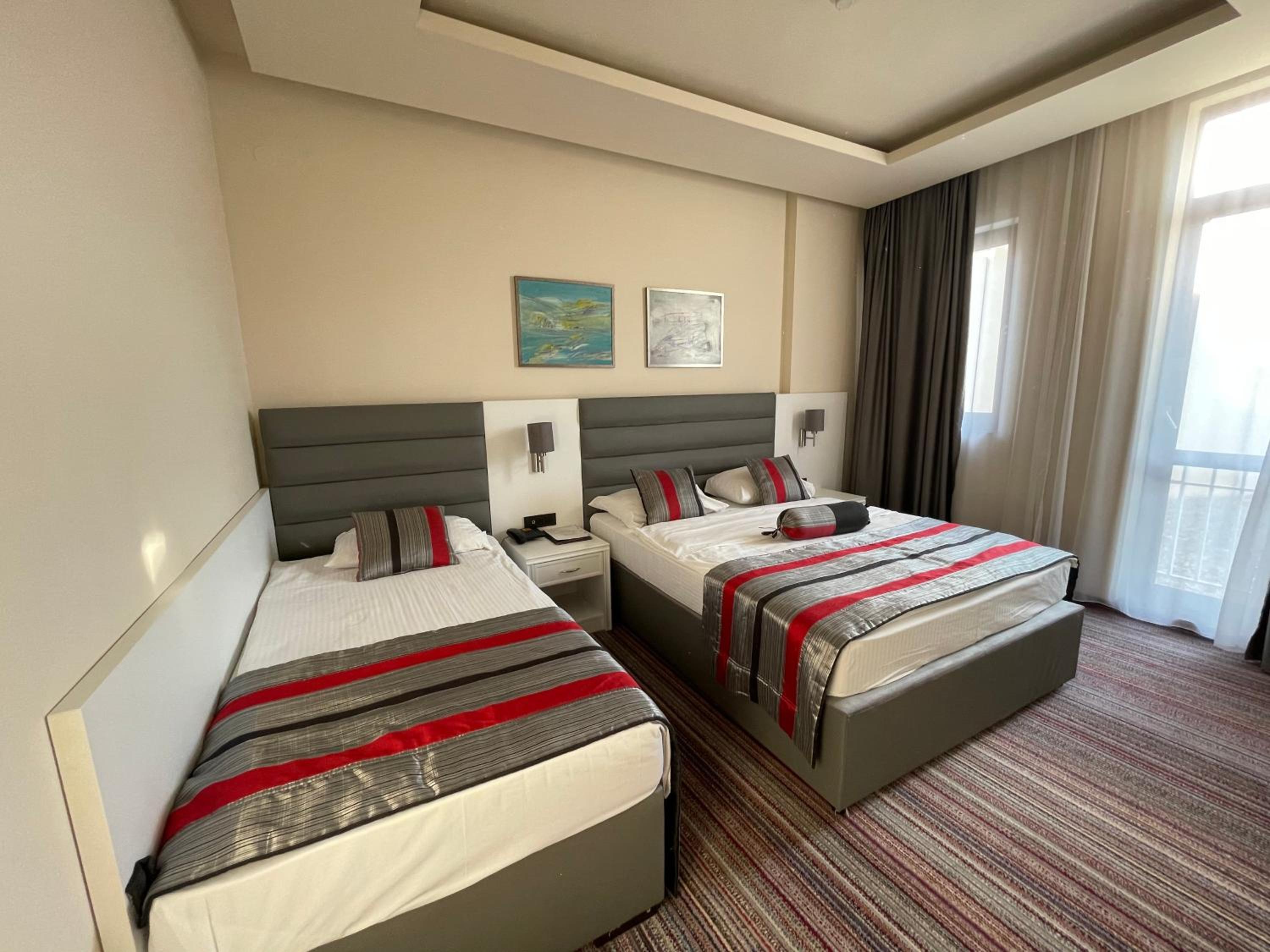 Superior Triple Room photo 2
