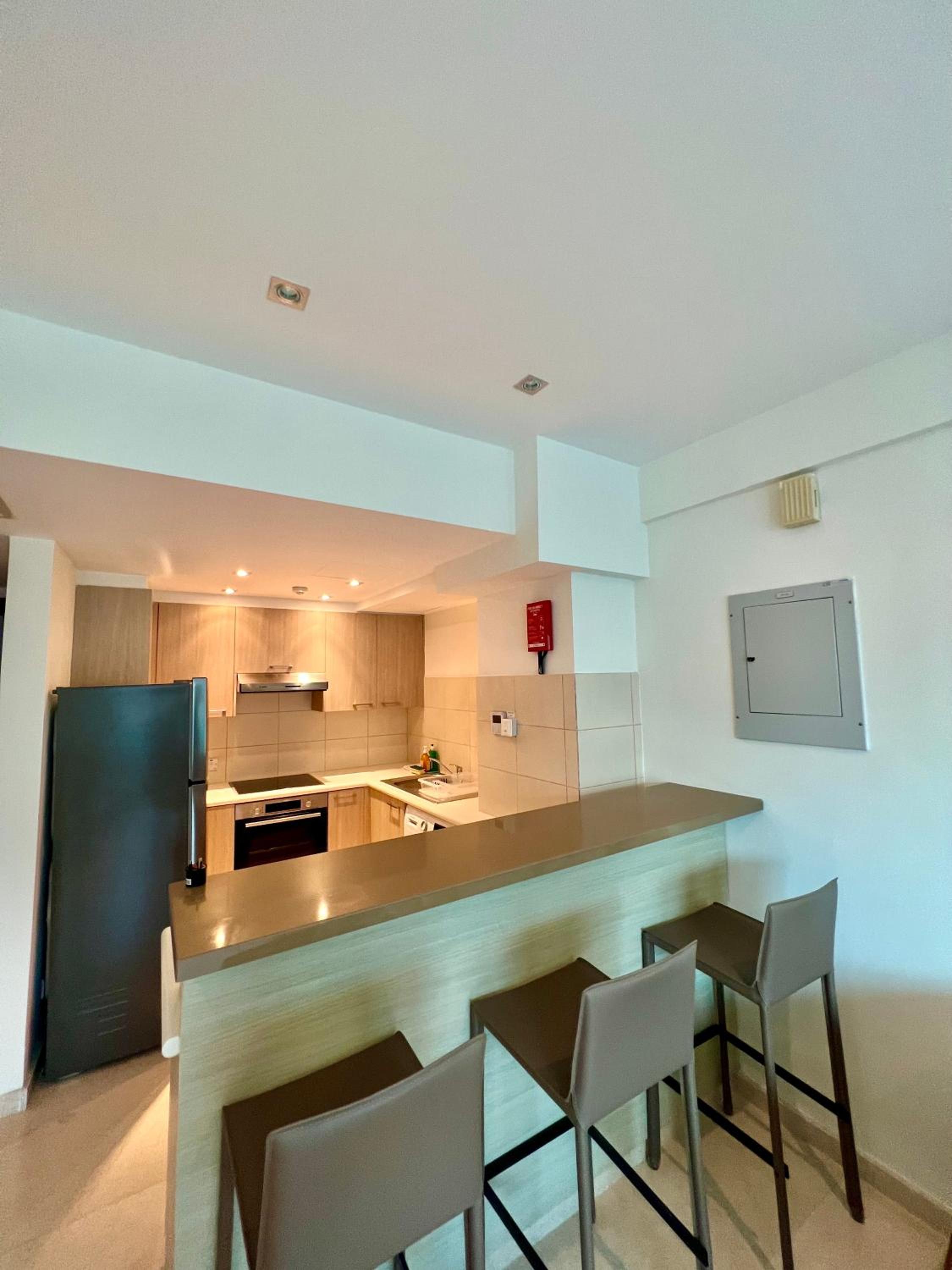 Apartamento con Vista Parcial al Mar