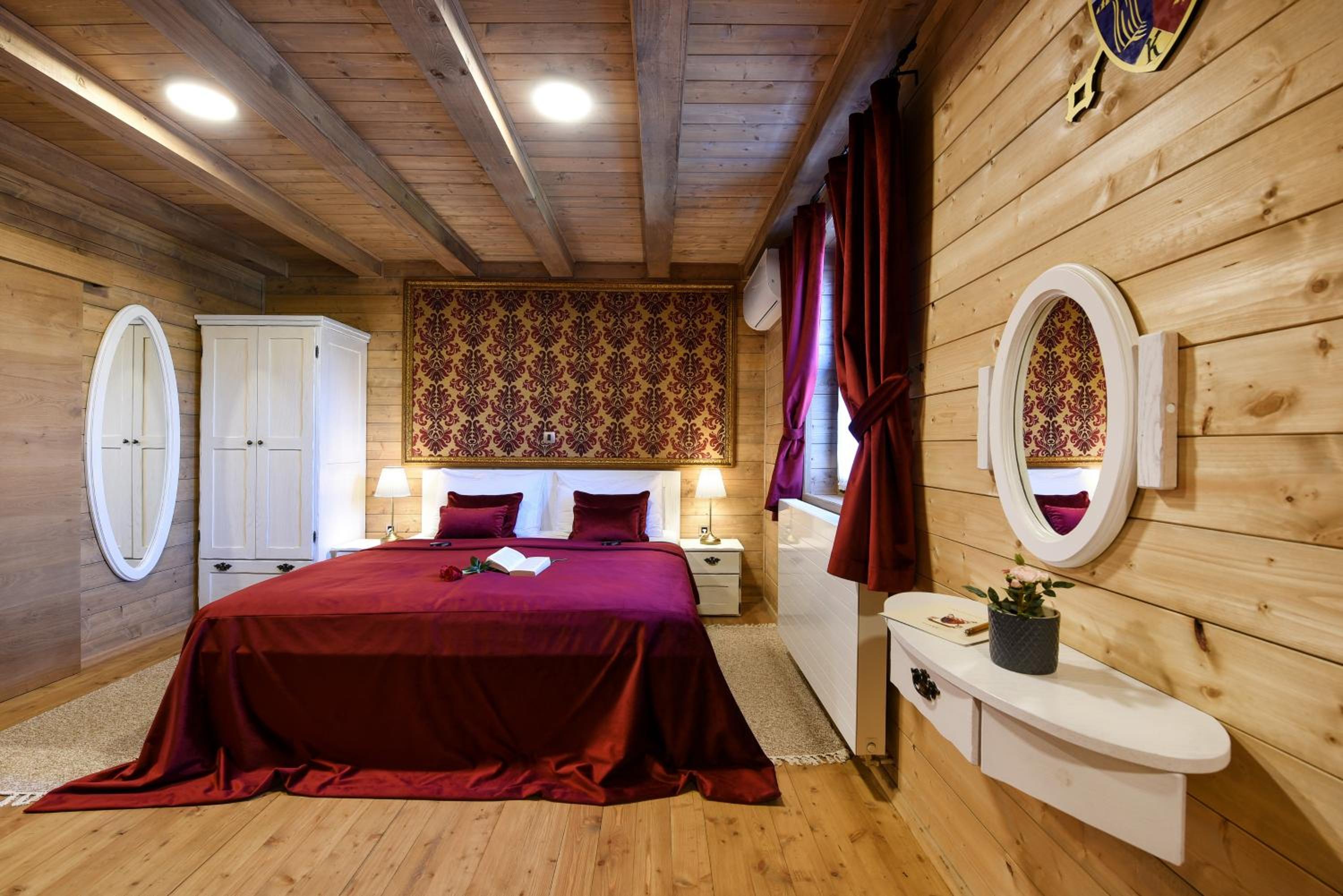 Deluxe Suite with Spa Bath - Photo 11