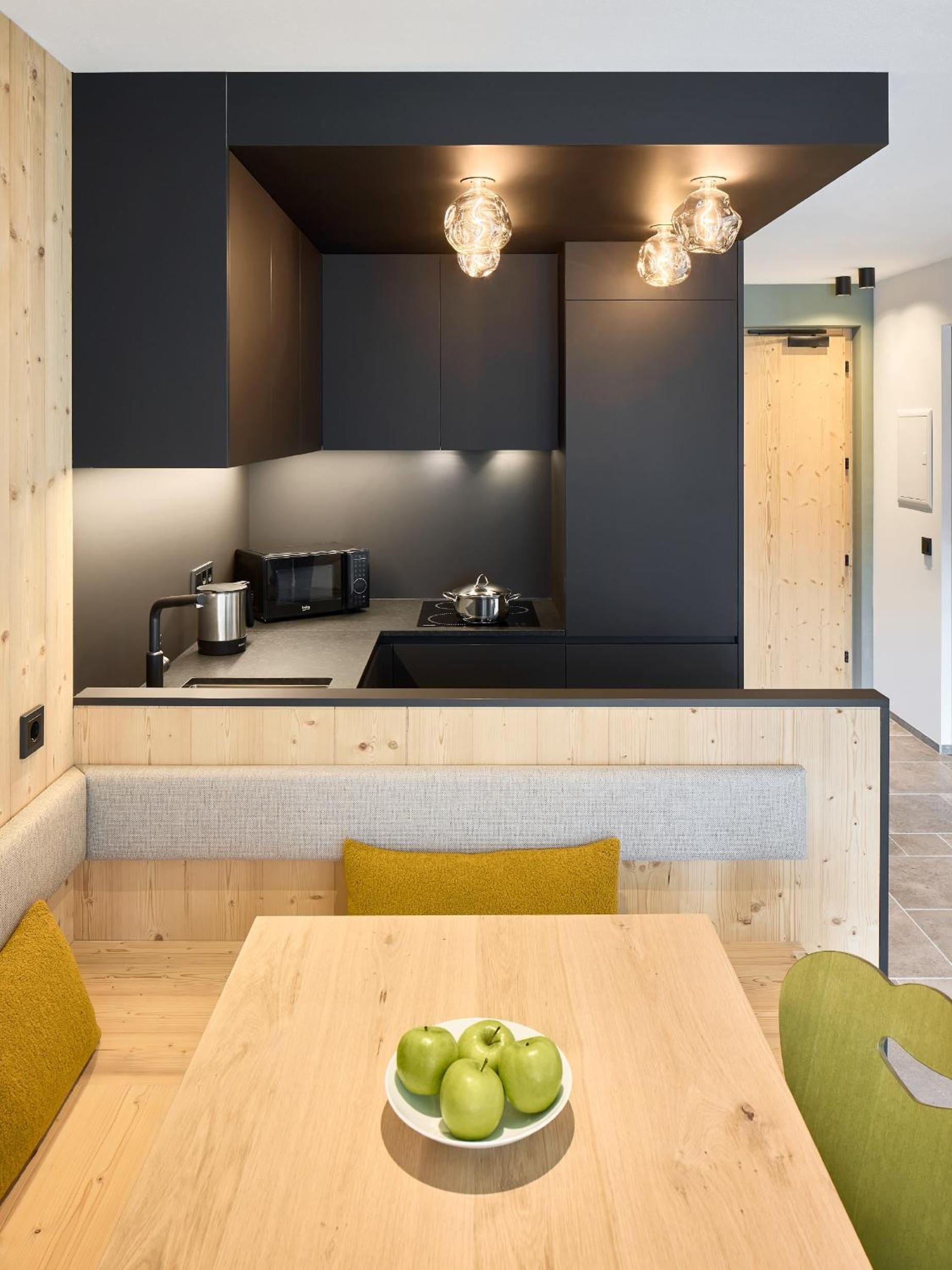 Family Two-Bedroom Apartment with Balcony