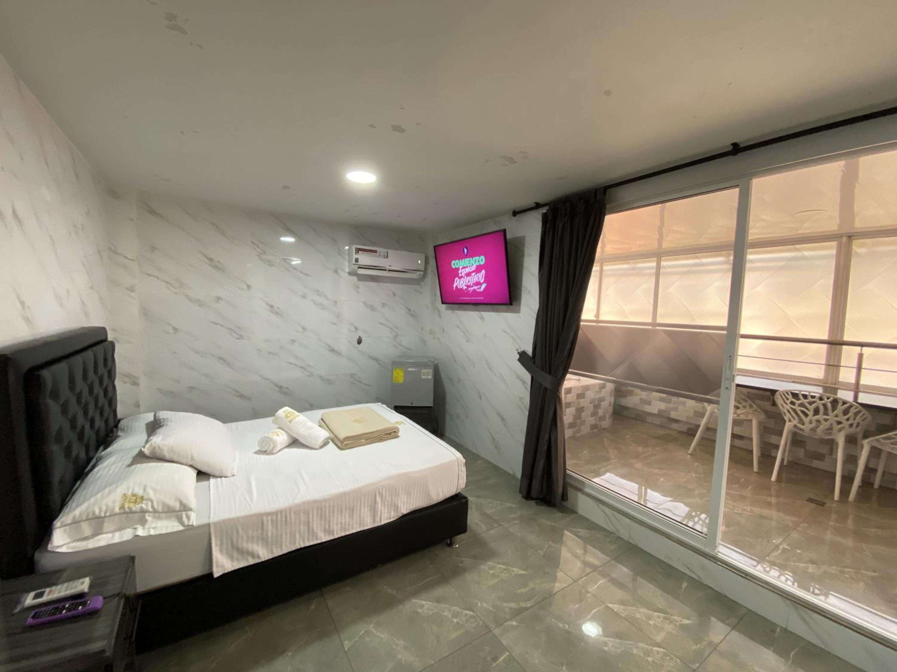 Suite with Hot Tub