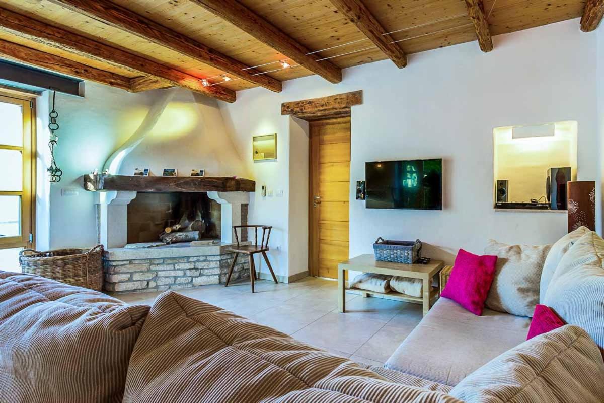 Five-Bedroom Villa photo 3