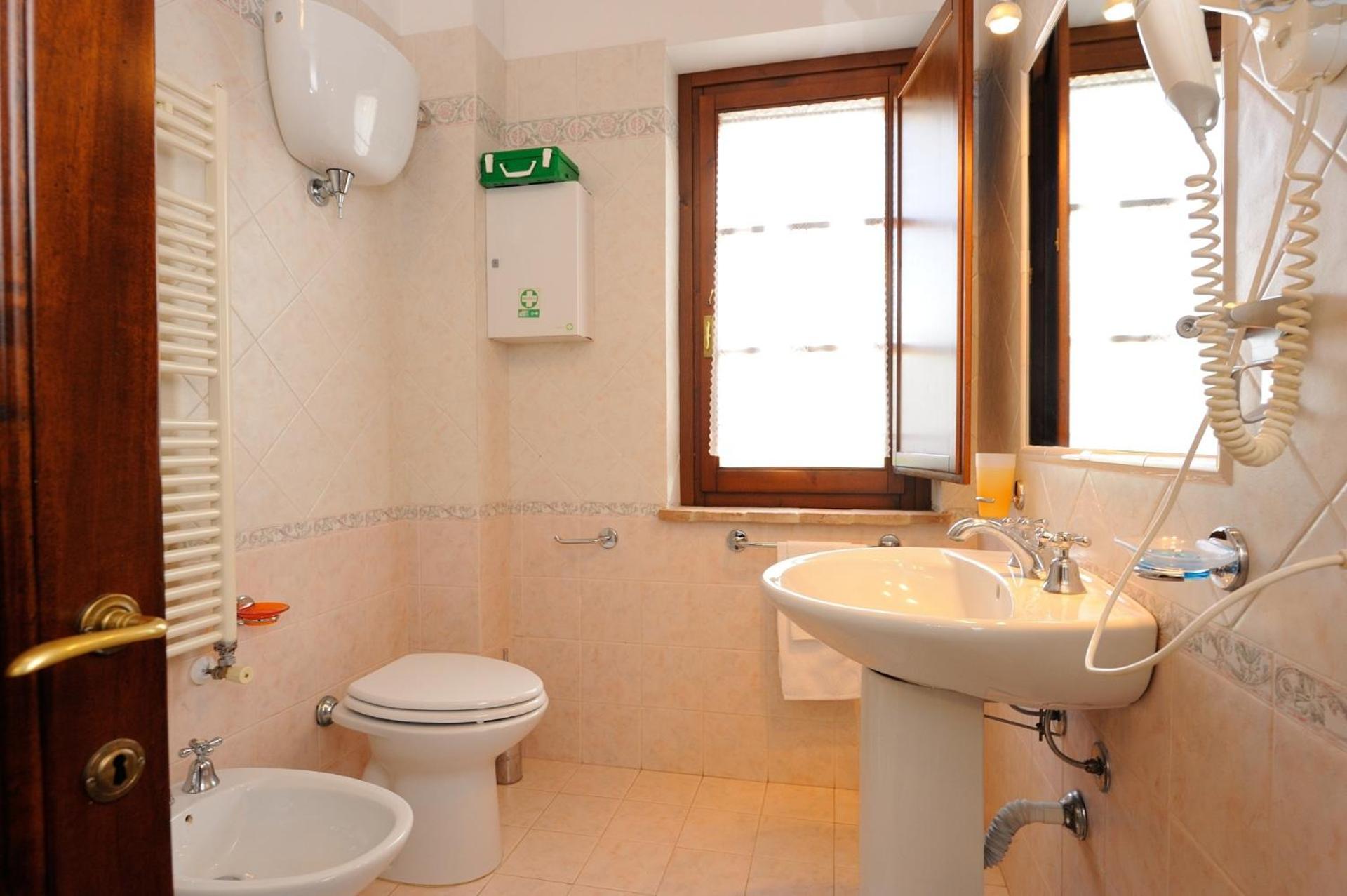 One-Bedroom Apartment - Photo 3