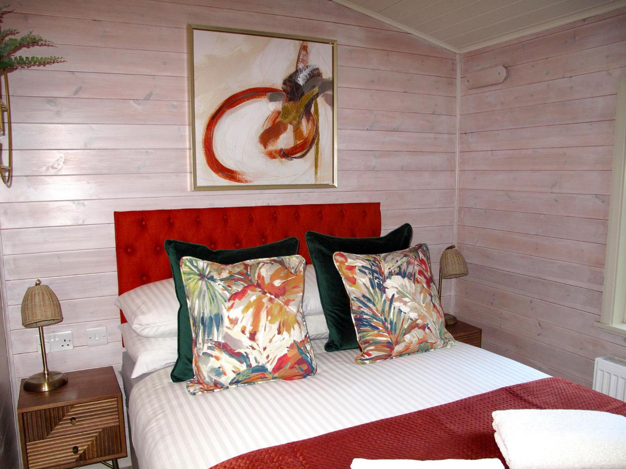 Four Bedroom Deluxe Lodge with Hot Tub