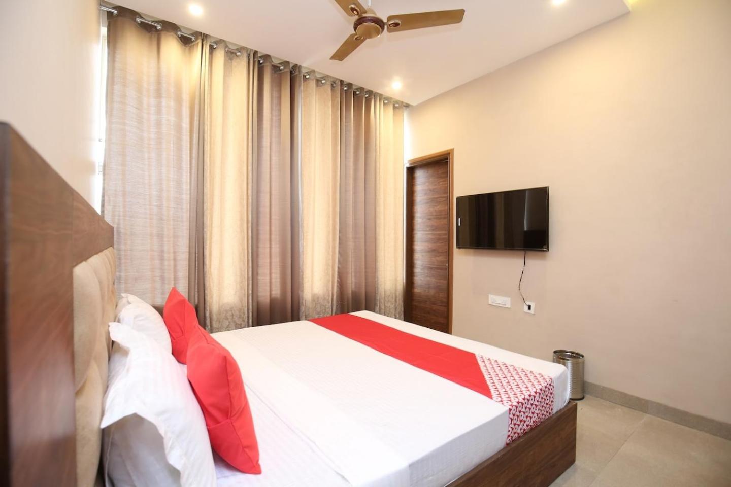 Deluxe Room - Photo 2