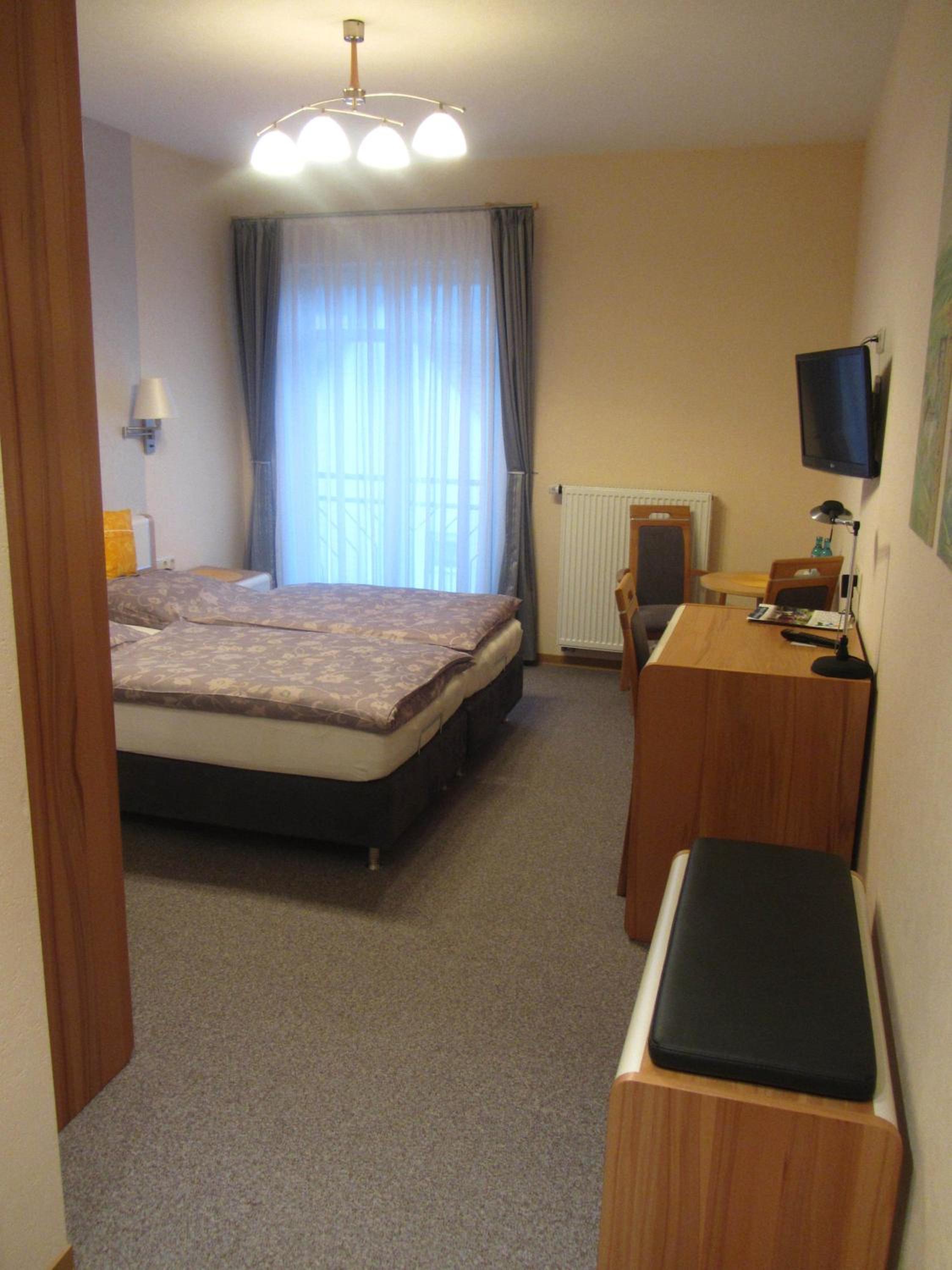 Double or Twin Room - Photo 4
