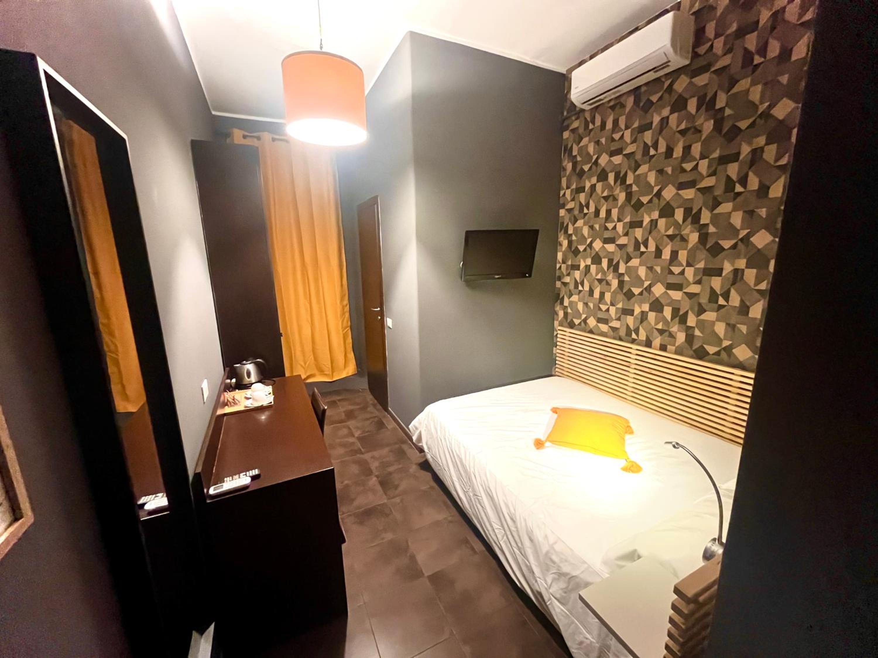 Economy Double Room photo 2