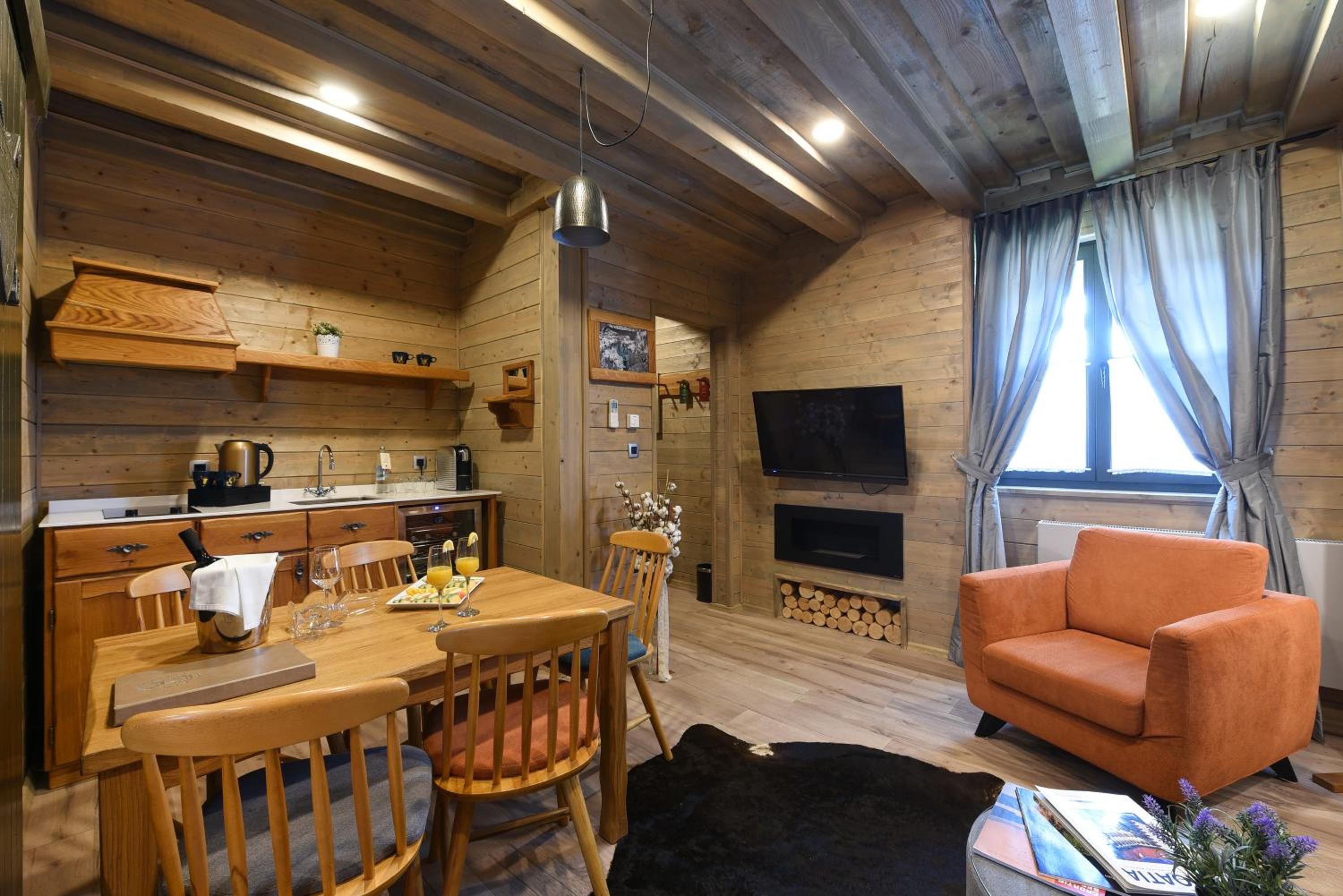 Two-Bedroom Suite - Photo 6