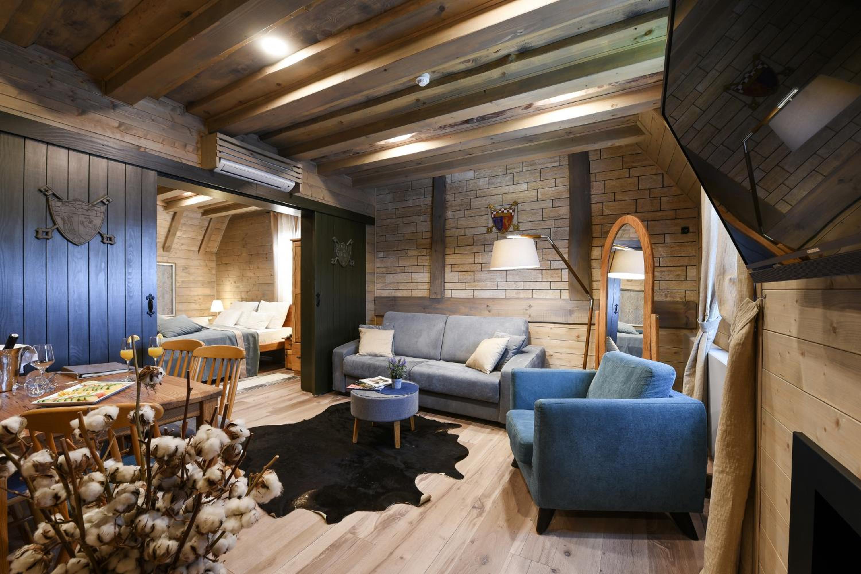 Two-Bedroom Suite - Photo 7