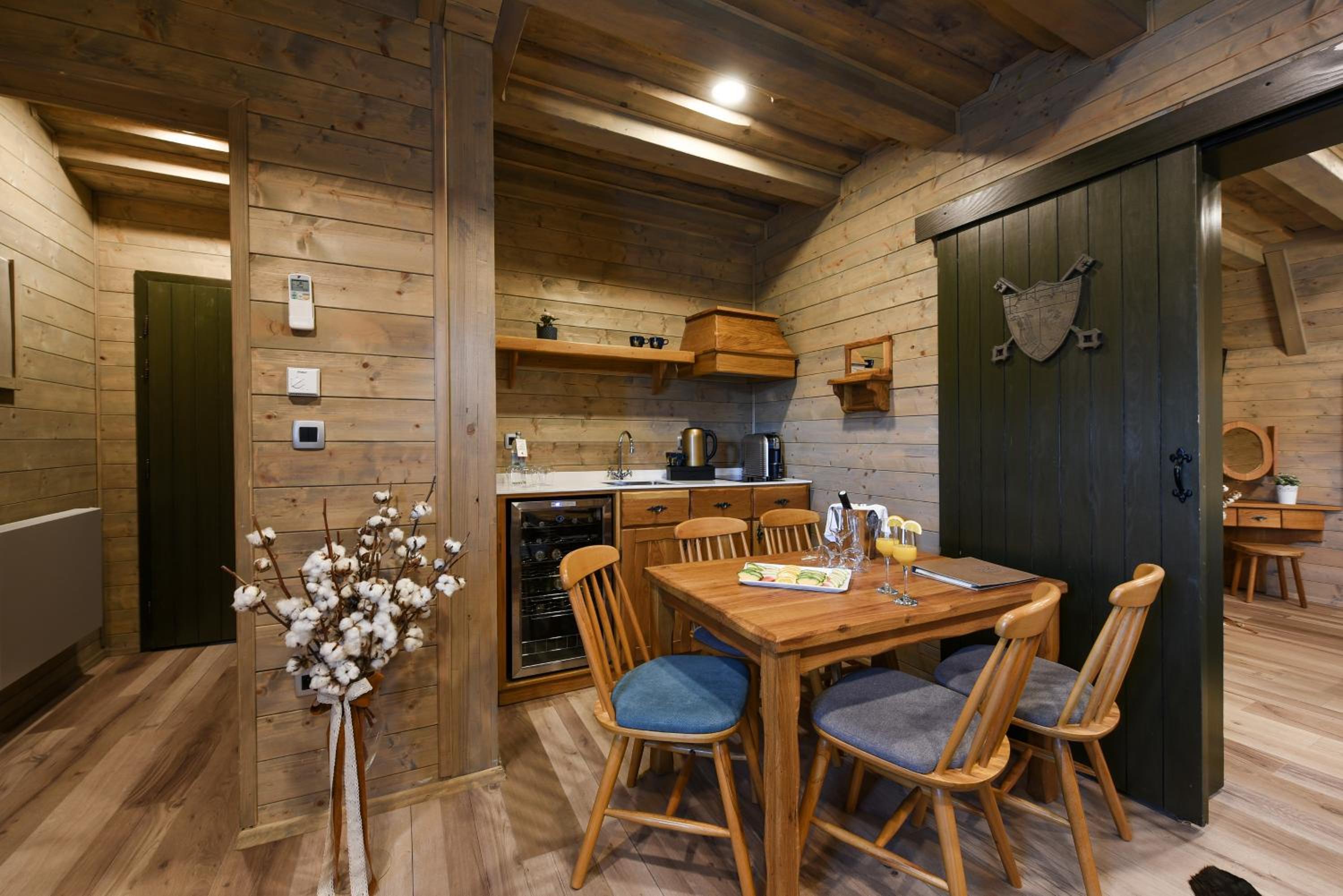 Two-Bedroom Suite - Photo 5